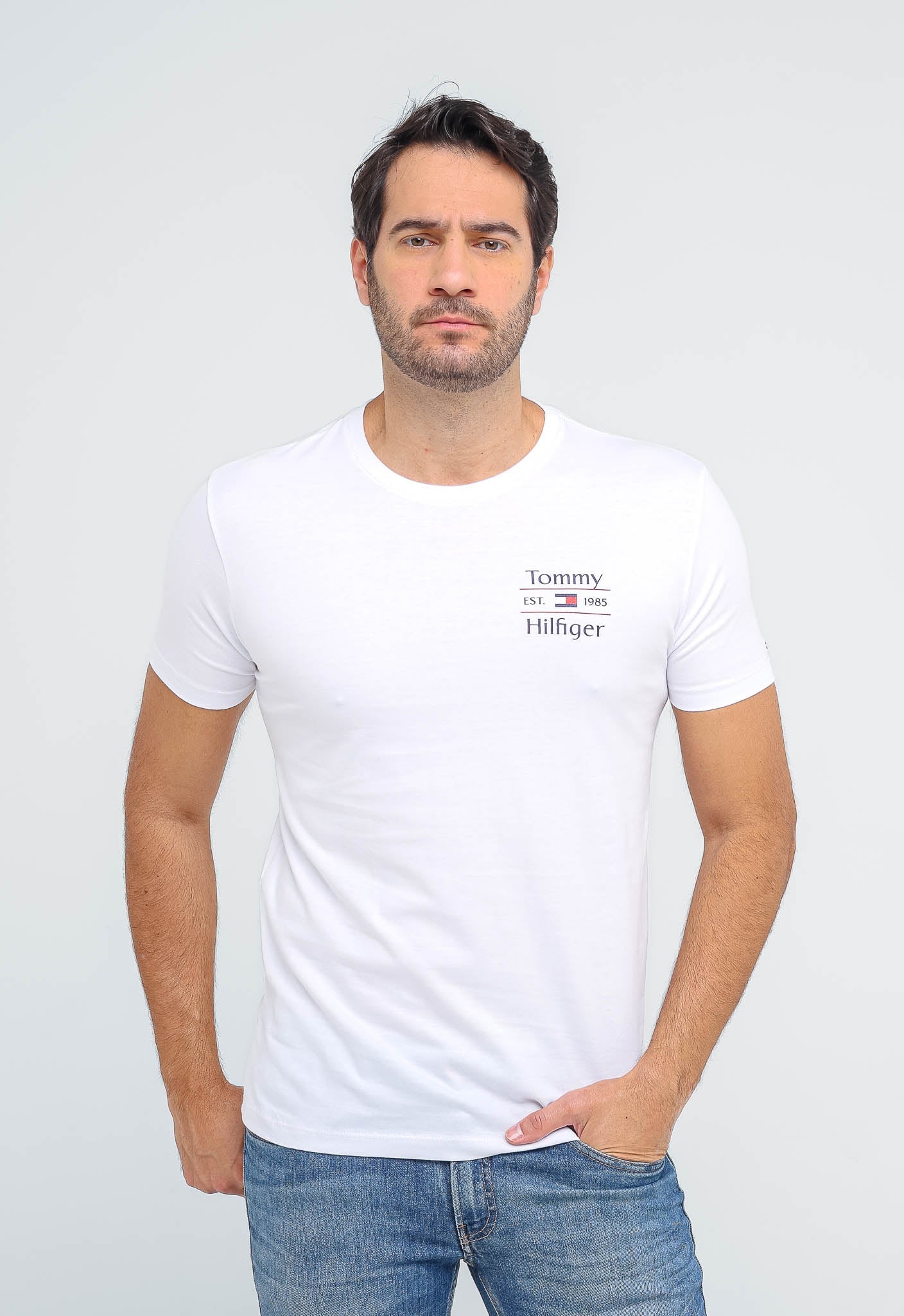 Camiseta Tommy Hilfiger Logo Peito Est. 1985 - Henri Store