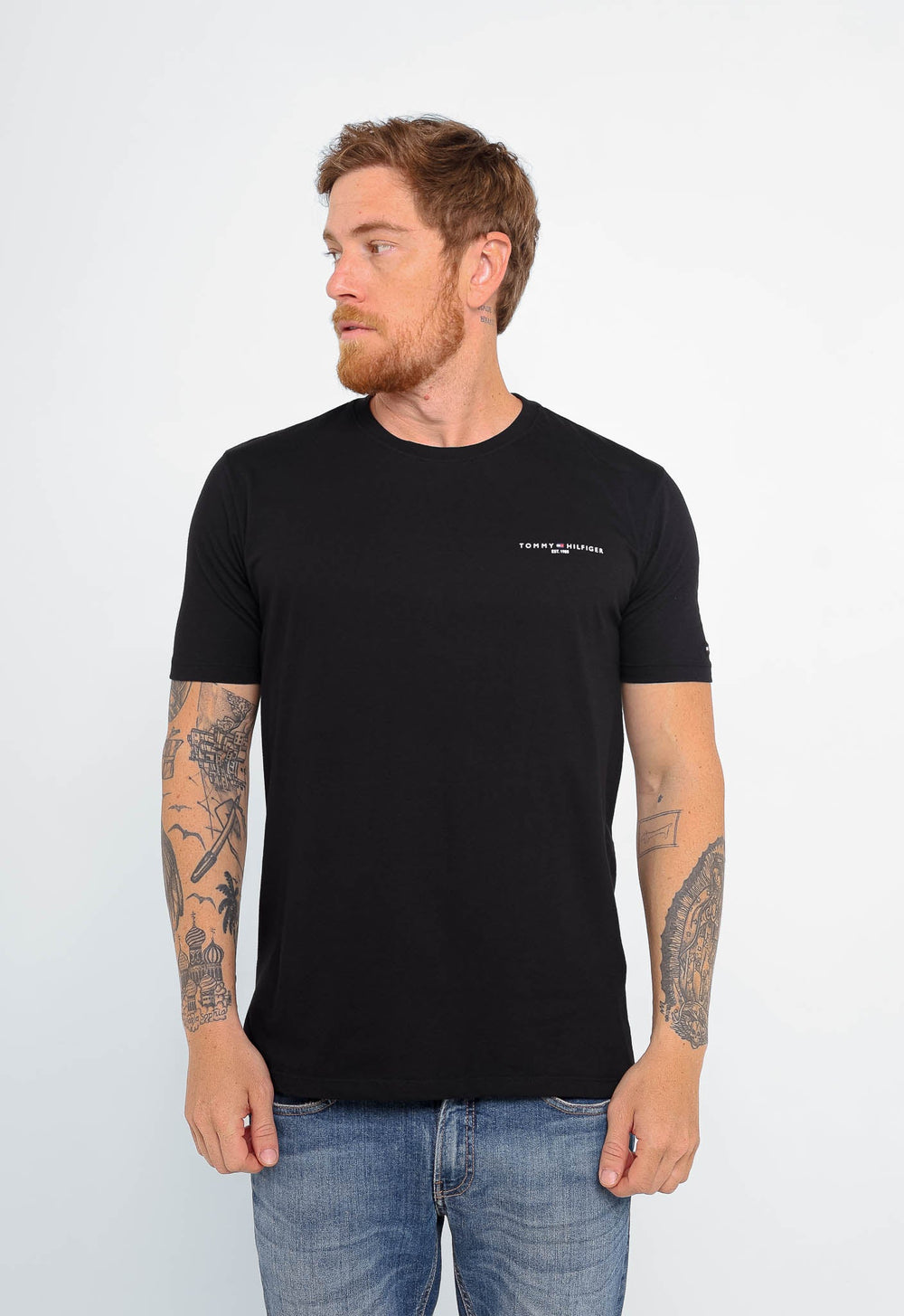 Camiseta Tommy Hilfiger Logo Peito Est.1985 - LIVE - Henri Store