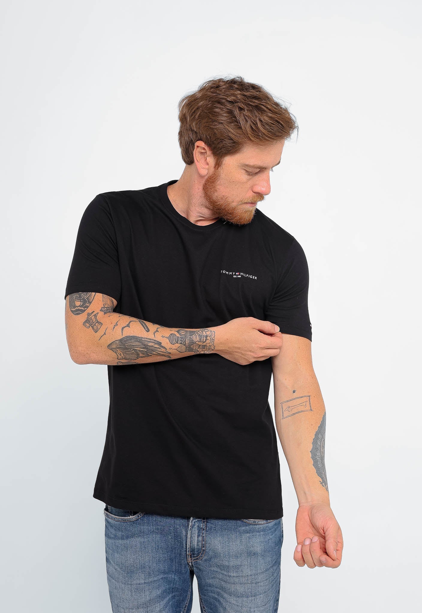 Camiseta Tommy Hilfiger Logo Peito Est.1985 - LIVE - Henri Store