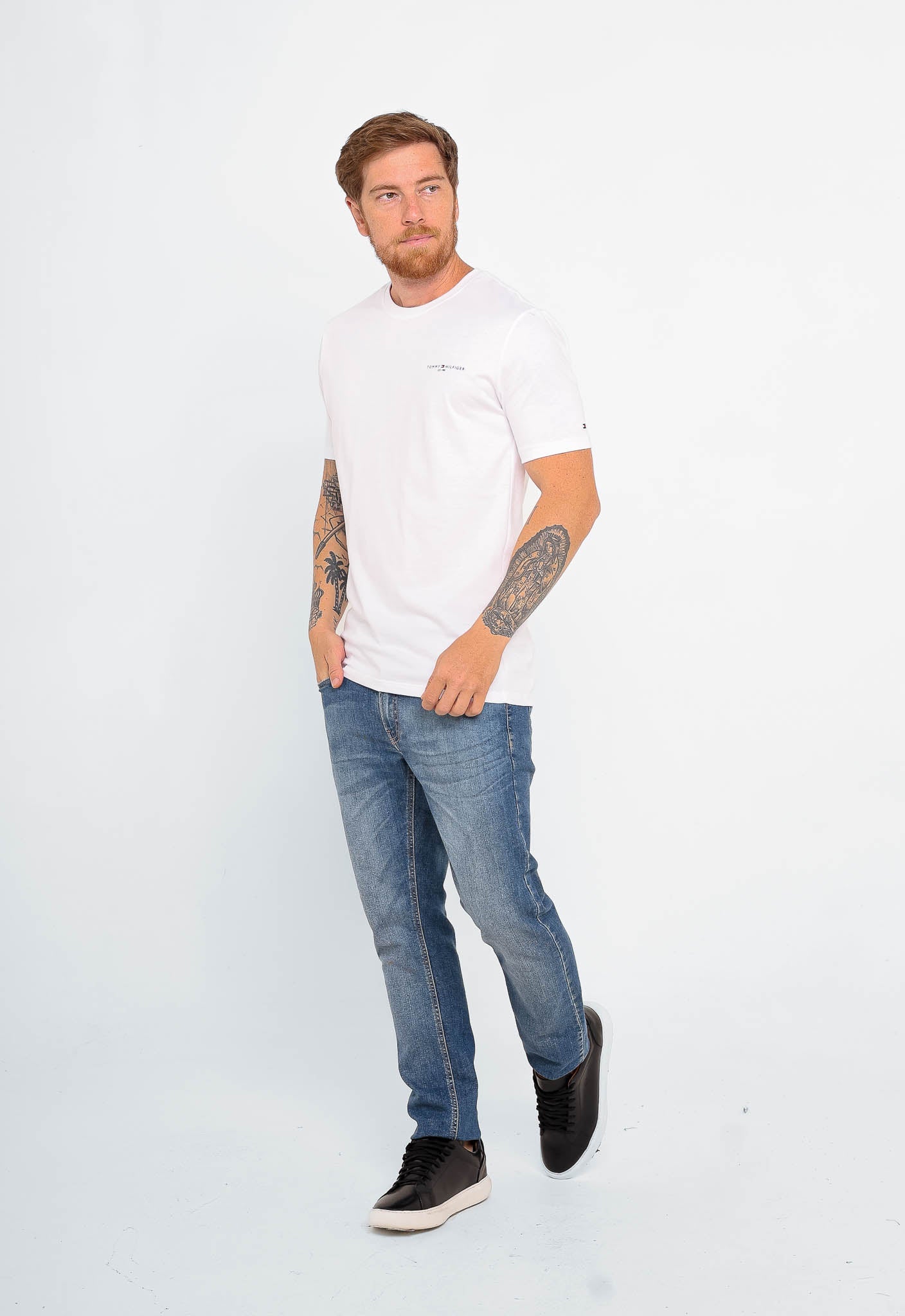 Camiseta Tommy Hilfiger Logo Peito Est.1985 - LIVE - Henri Store