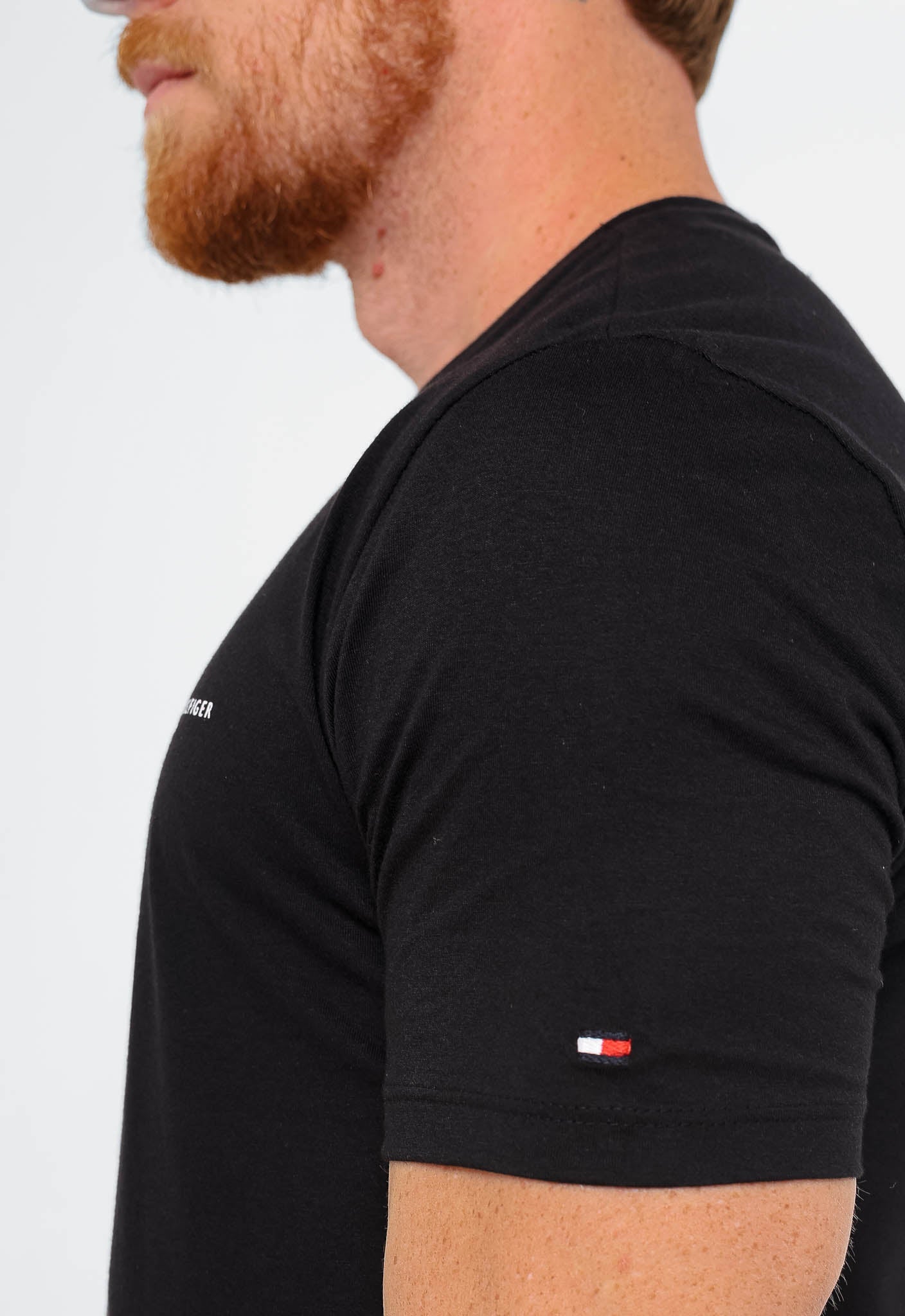 Camiseta Tommy Hilfiger Logo Peito Est.1985 - LIVE - Henri Store