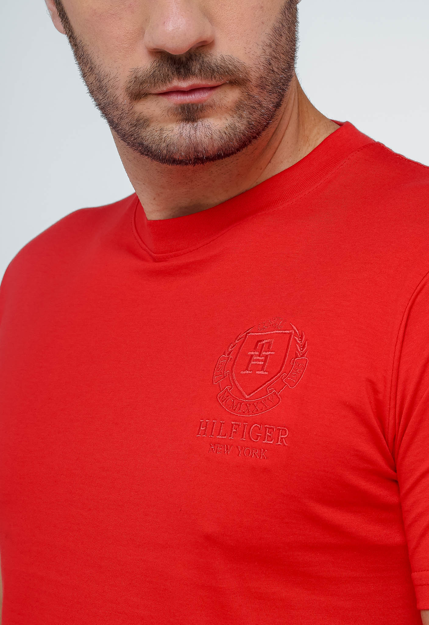 Camiseta Tommy Hilfiger Logo Peito NY - Henri Store