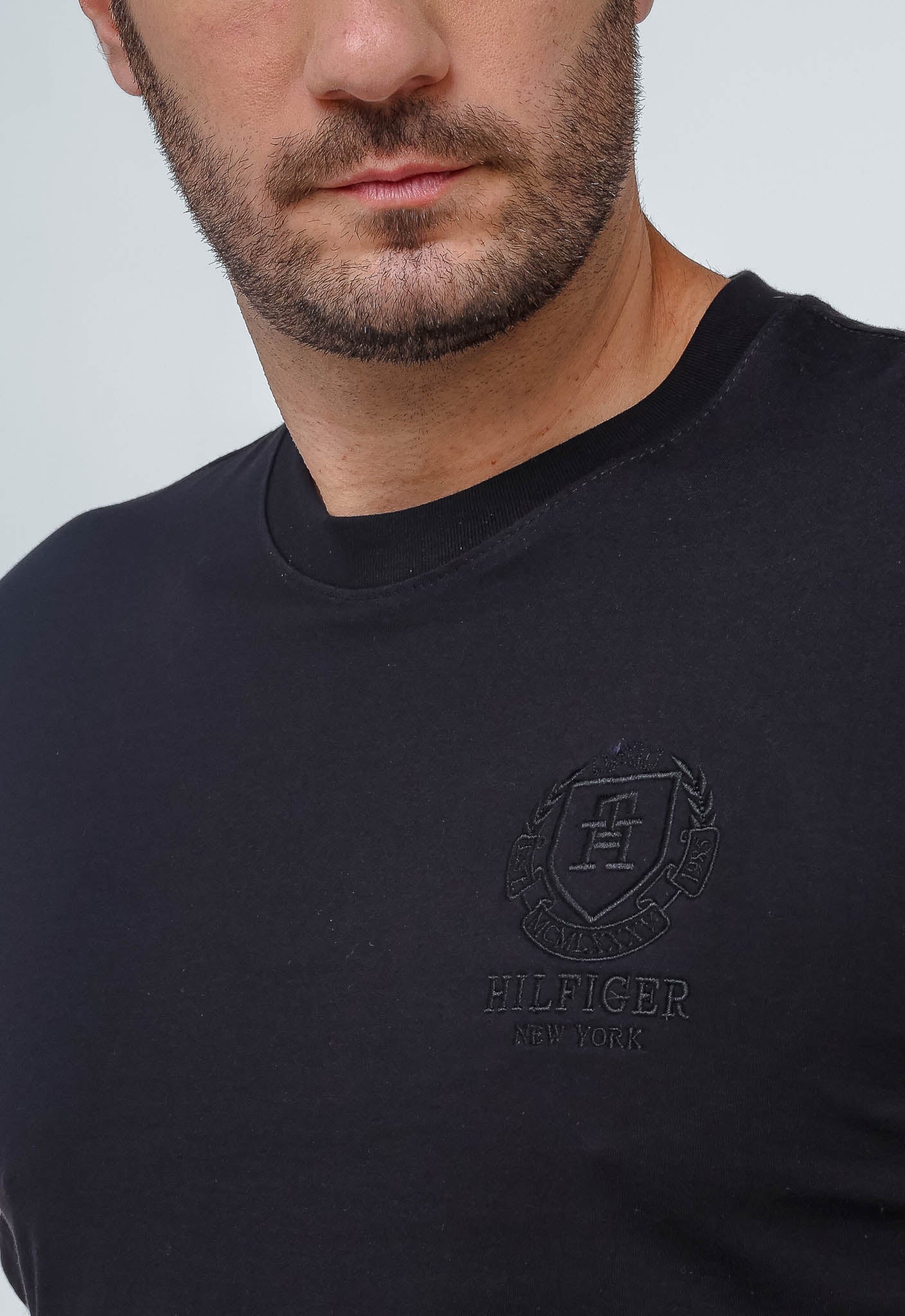 Camiseta Tommy Hilfiger Logo Peito NY - Henri Store