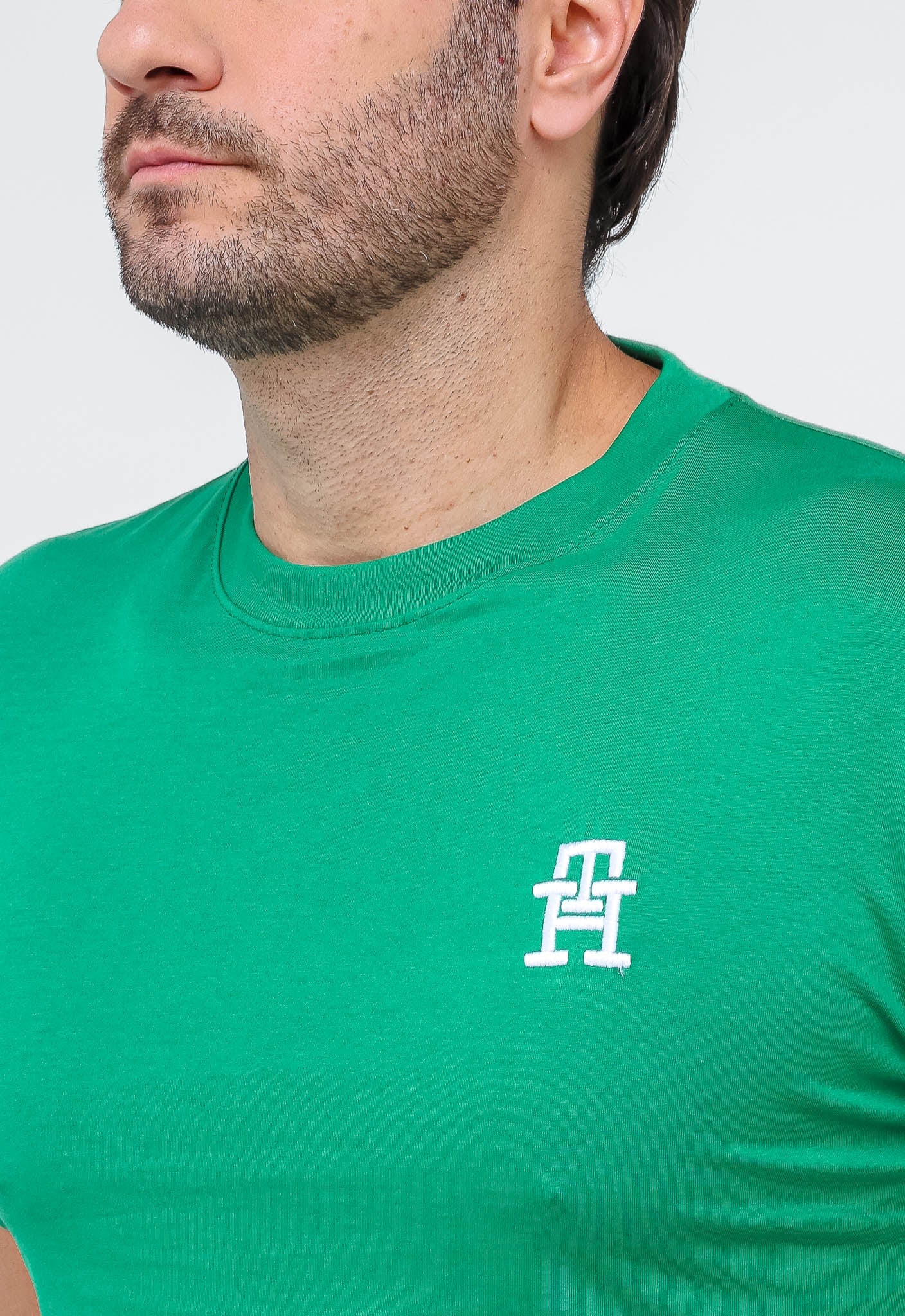 Camiseta Tommy Hilfiger Logo Peito TH Big - Henri Store