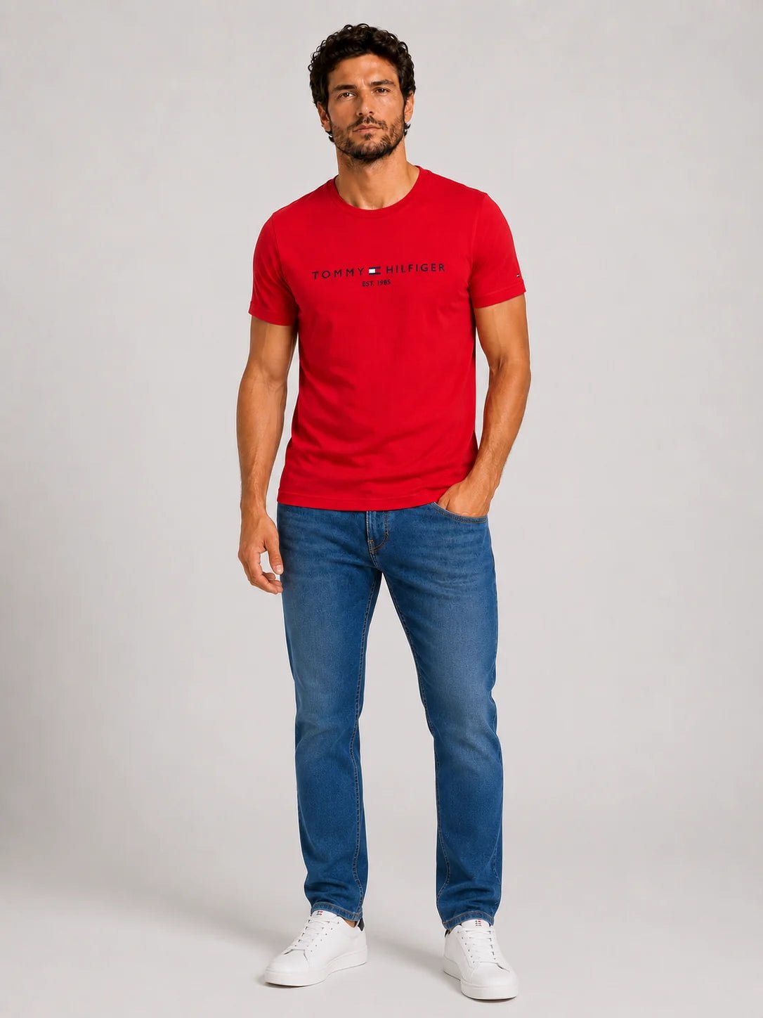 Camiseta Tommy Hilfiger Logo Tee Est. 1985 - Sale -LIVE - Henri Store