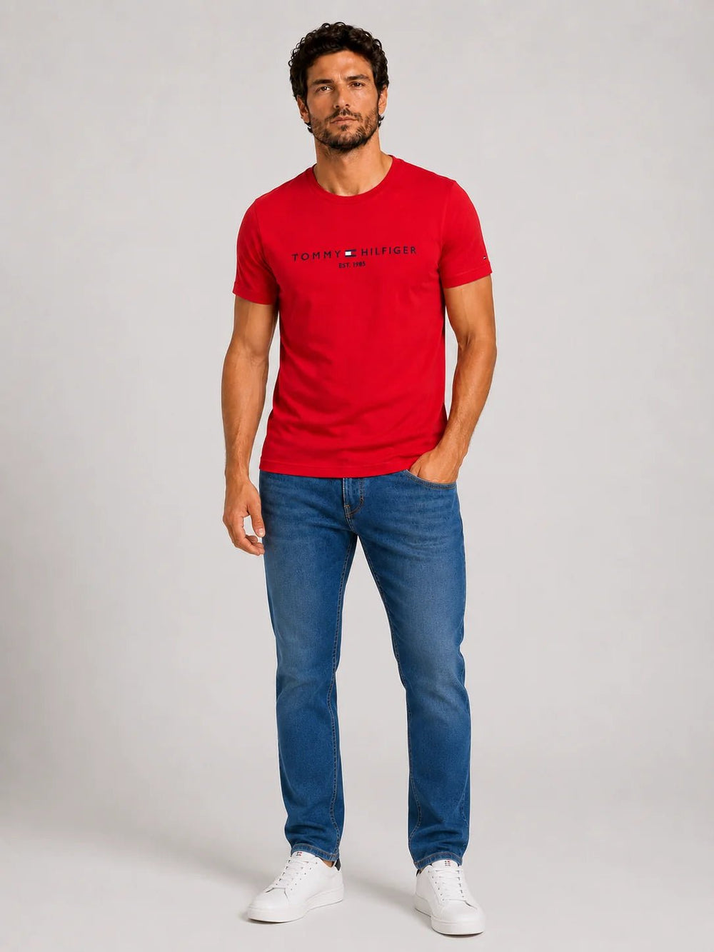 Camiseta Tommy Hilfiger Logo Tee Est. 1985 - Sale -LIVE - Henri Store