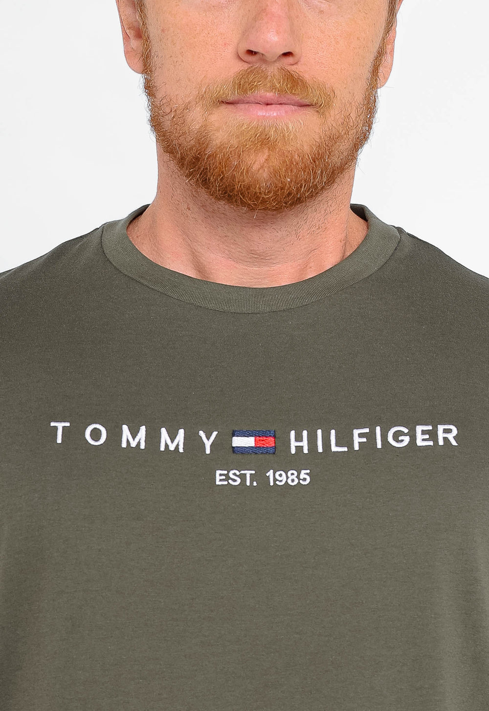 Camiseta Tommy Hilfiger Logo Tee Est. 1985 - Sale -LIVE - Henri Store