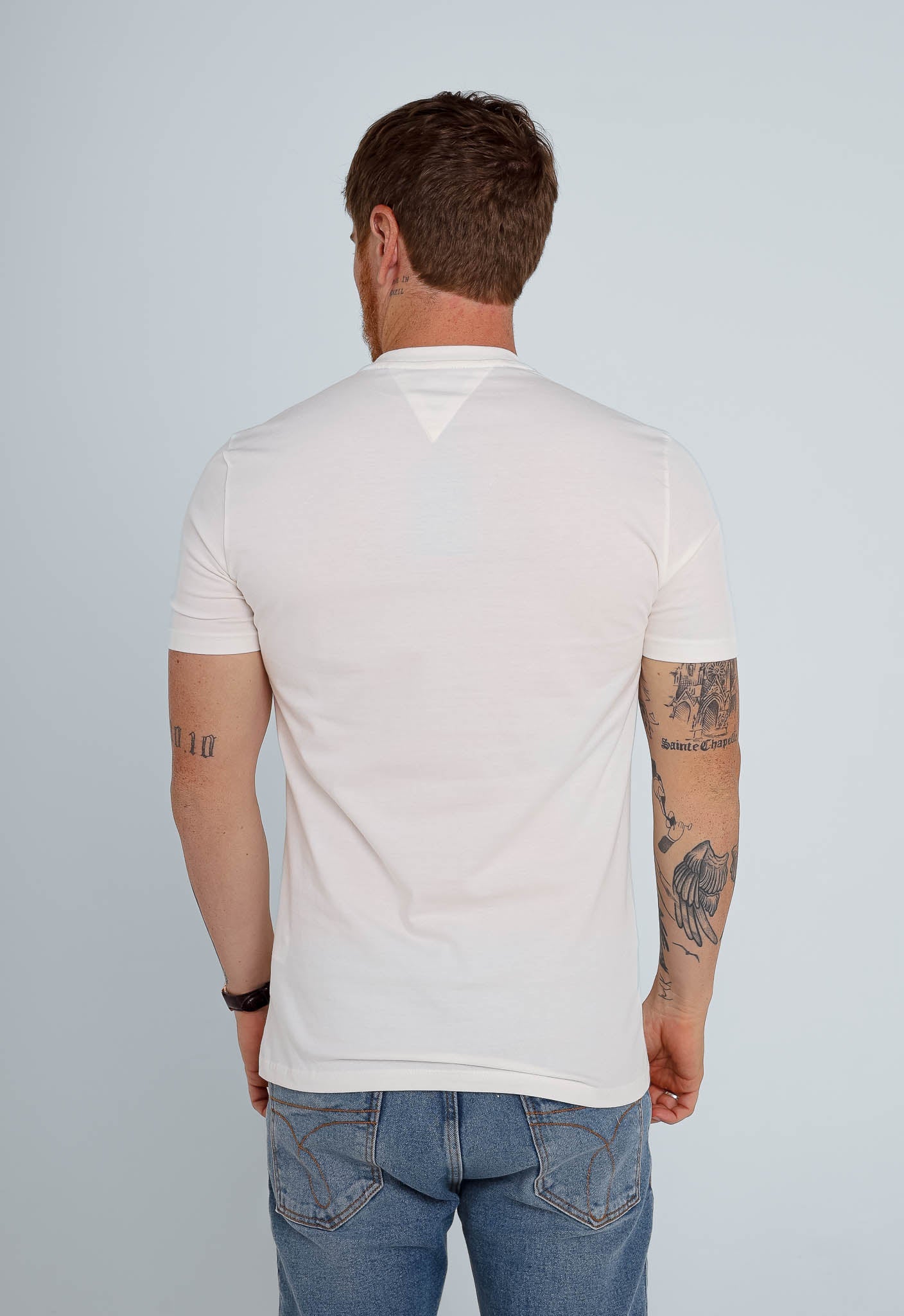 Camiseta Tommy Hilfiger Logo Tee Est. 1985 - Sale -LIVE - Henri Store