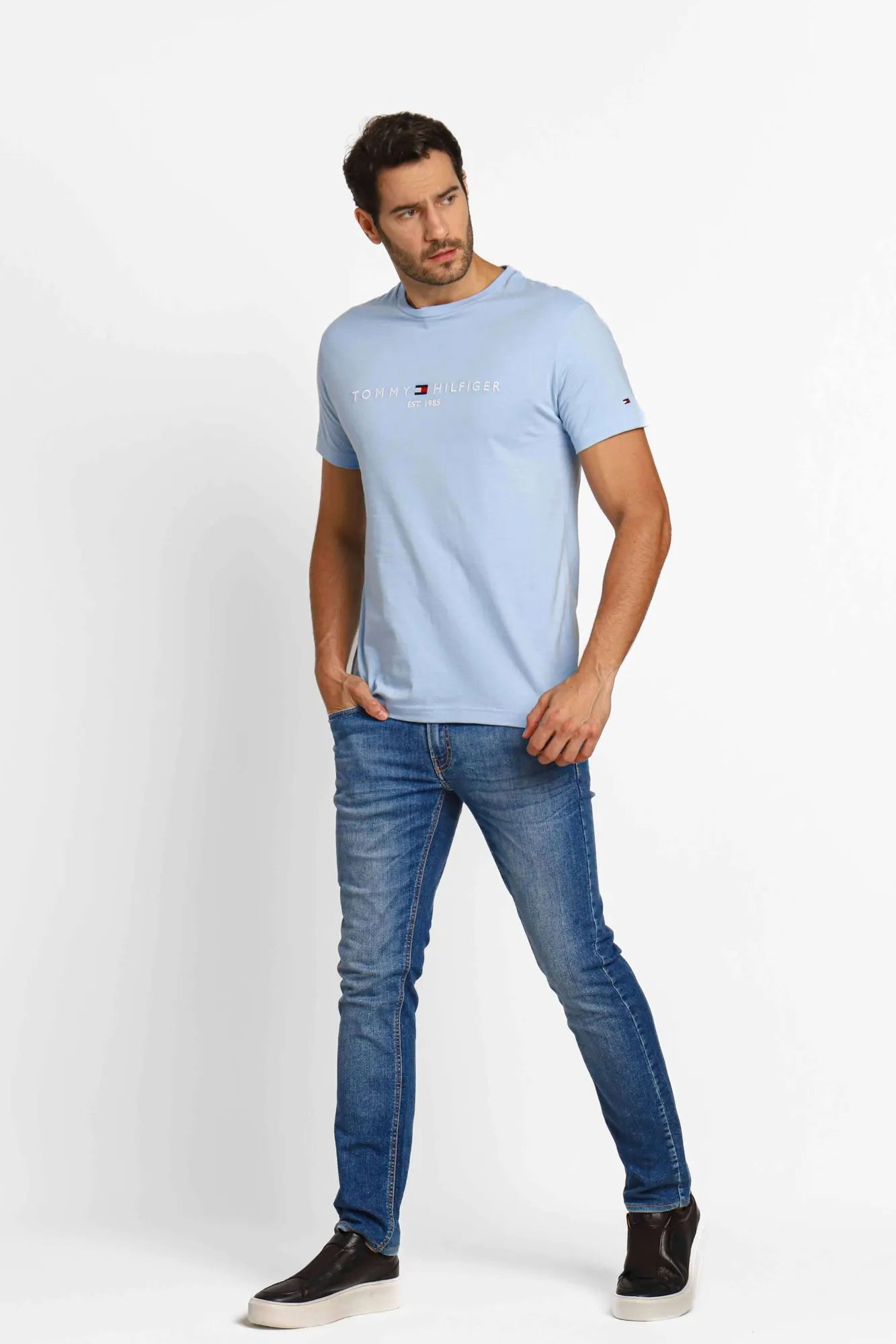 Camiseta Tommy Hilfiger Logo Tee Est. 1985 - Sale -LIVE - Henri Store