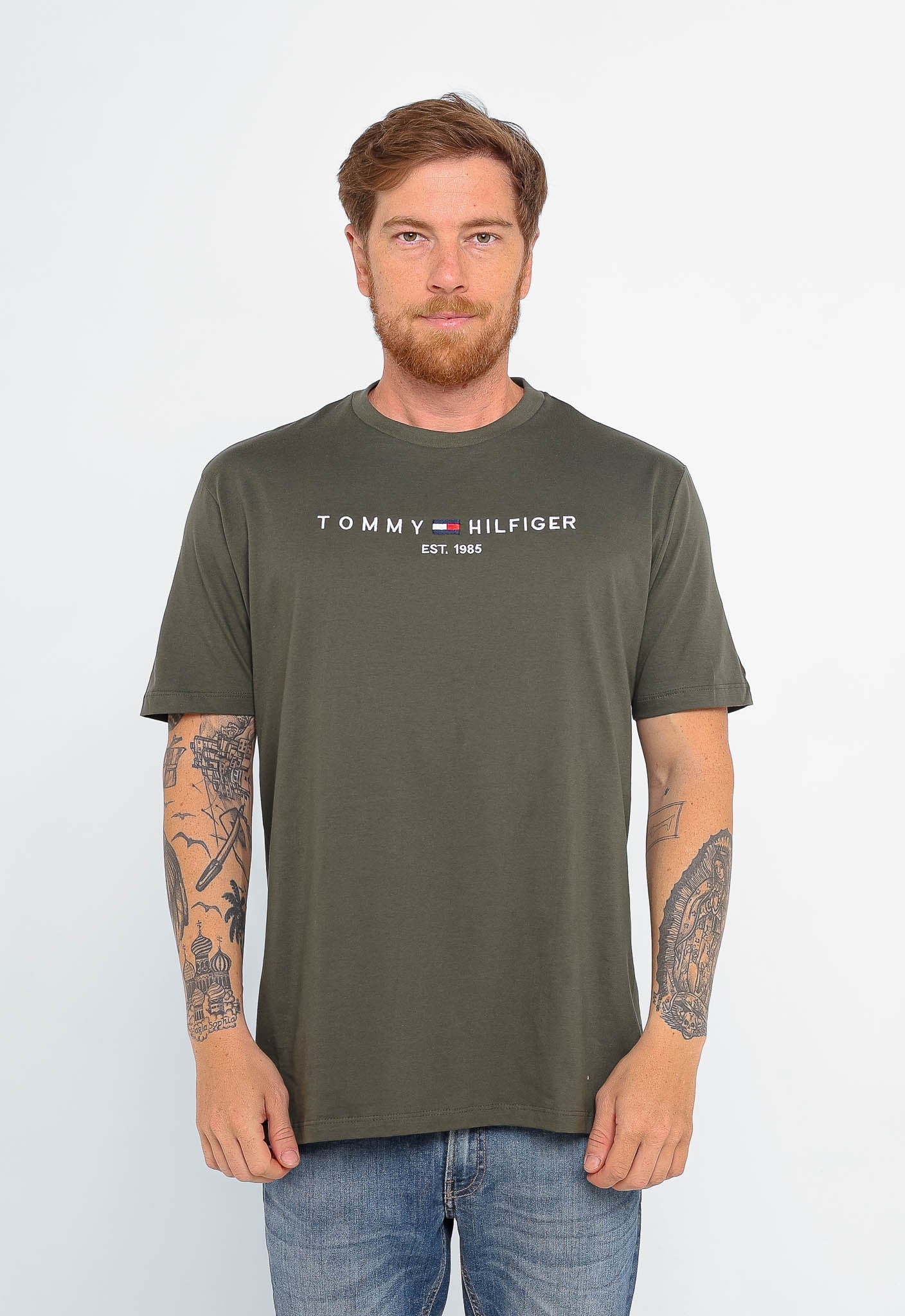 Camiseta Tommy Hilfiger Logo Tee Est. 1985 - Sale -LIVE - Henri Store