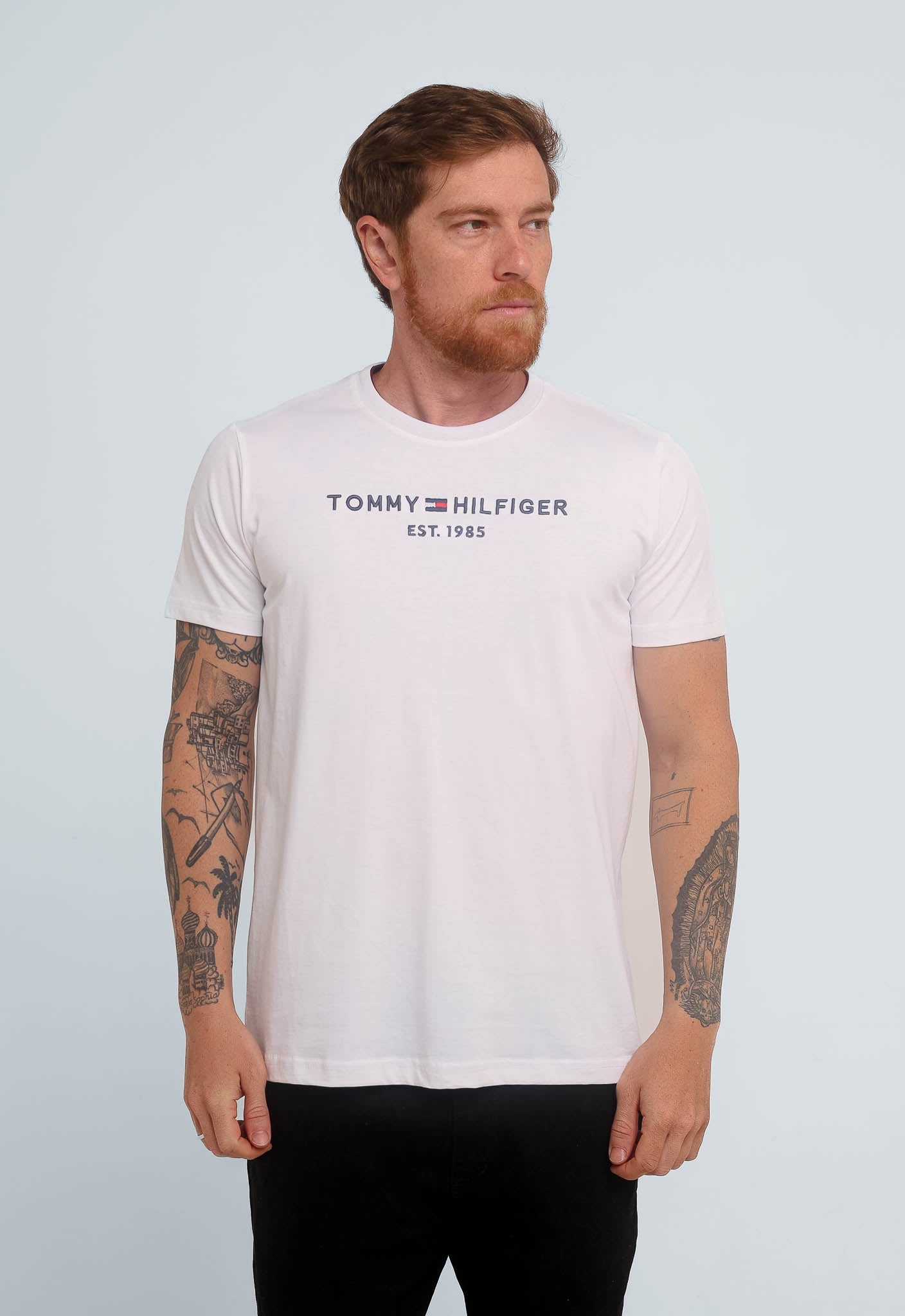 Camiseta Tommy Hilfiger Logo Tee- LIVE - Henri Store