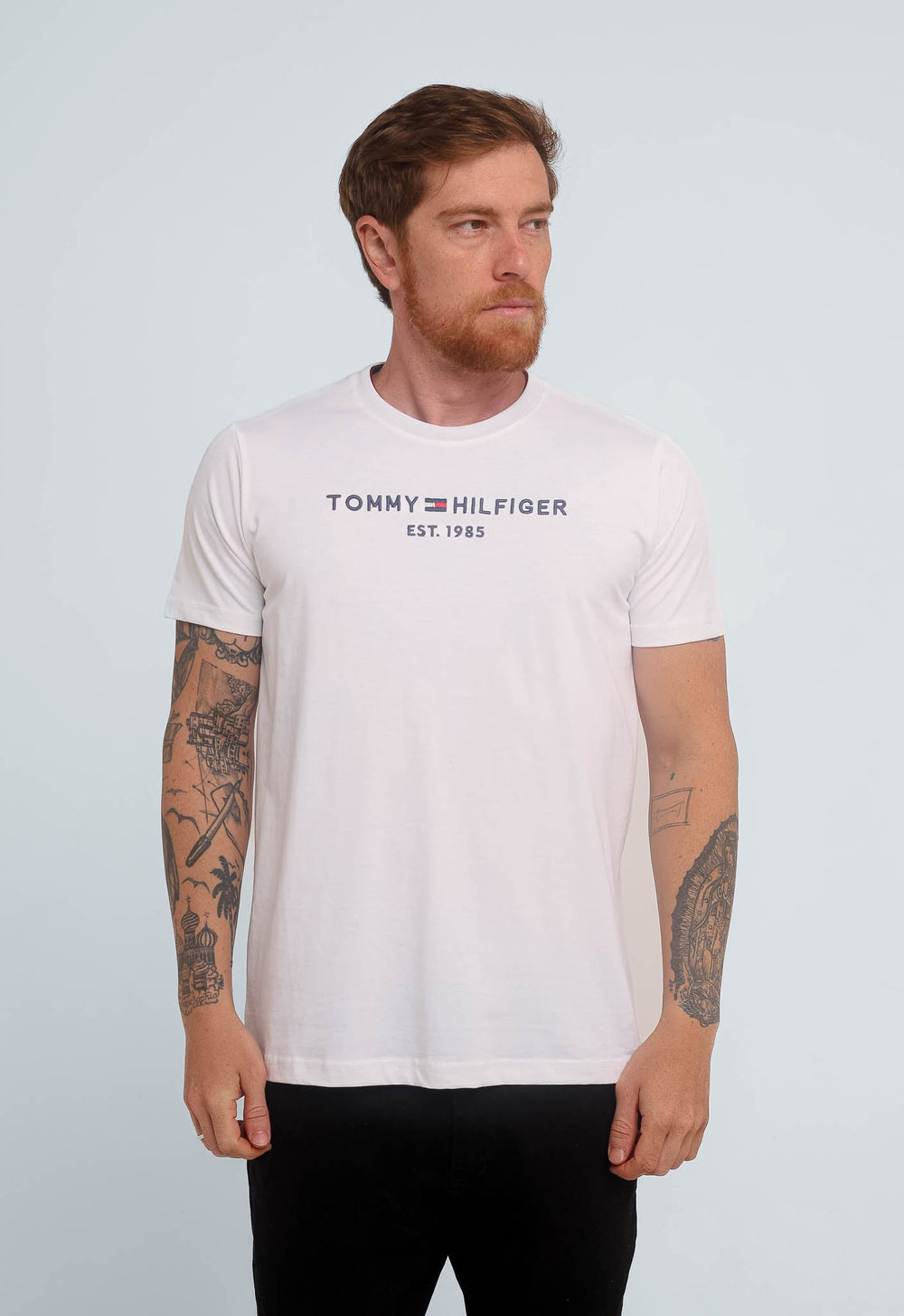 Camiseta Tommy Hilfiger Logo Tee- LIVE - Henri Store