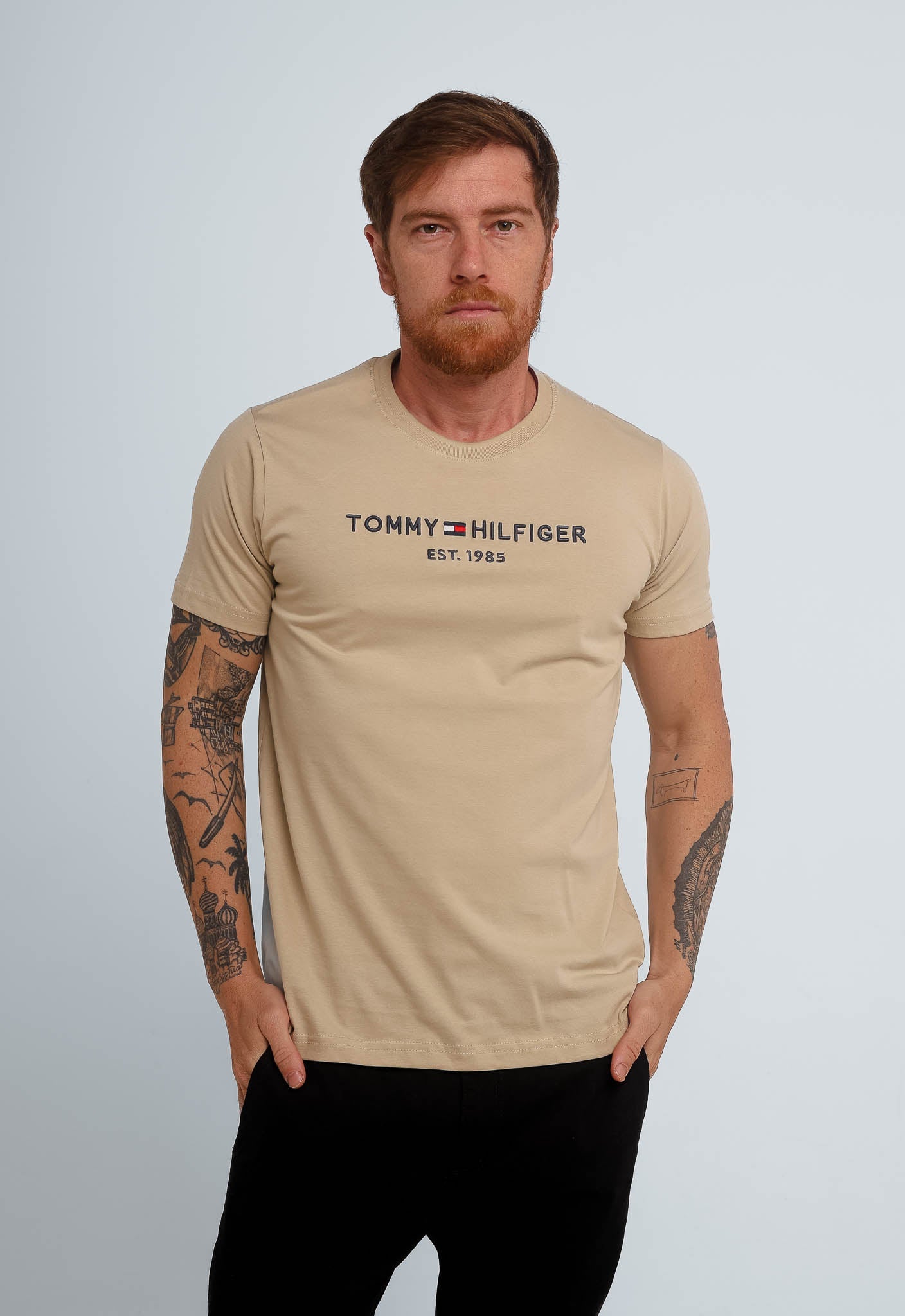 Camiseta Tommy Hilfiger Logo Tee- LIVE - Henri Store