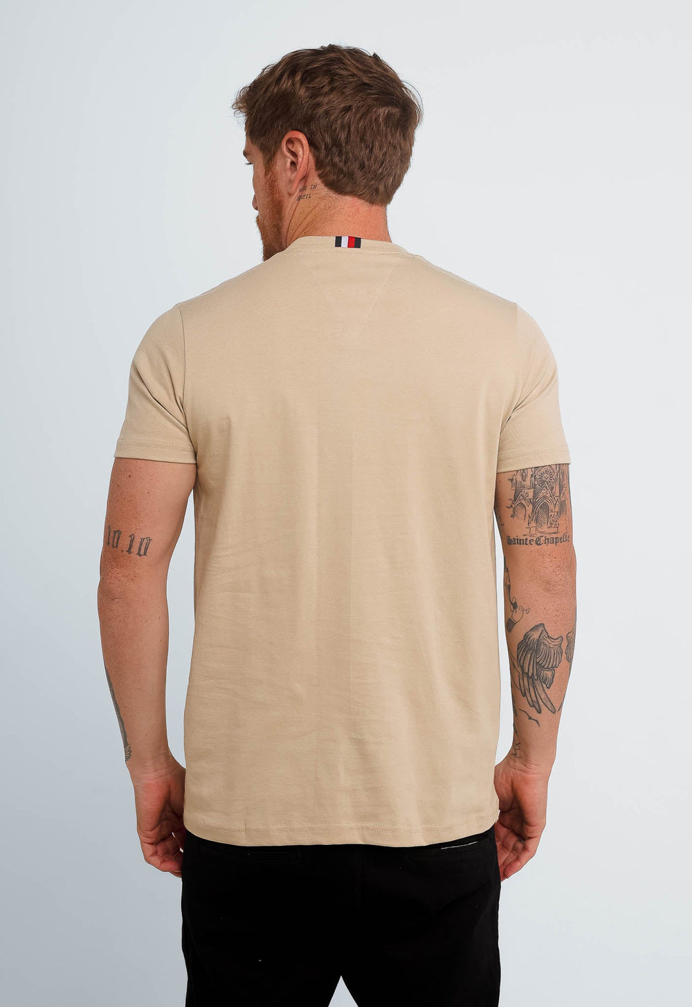 Camiseta Tommy Hilfiger Logo Tee- LIVE - Henri Store