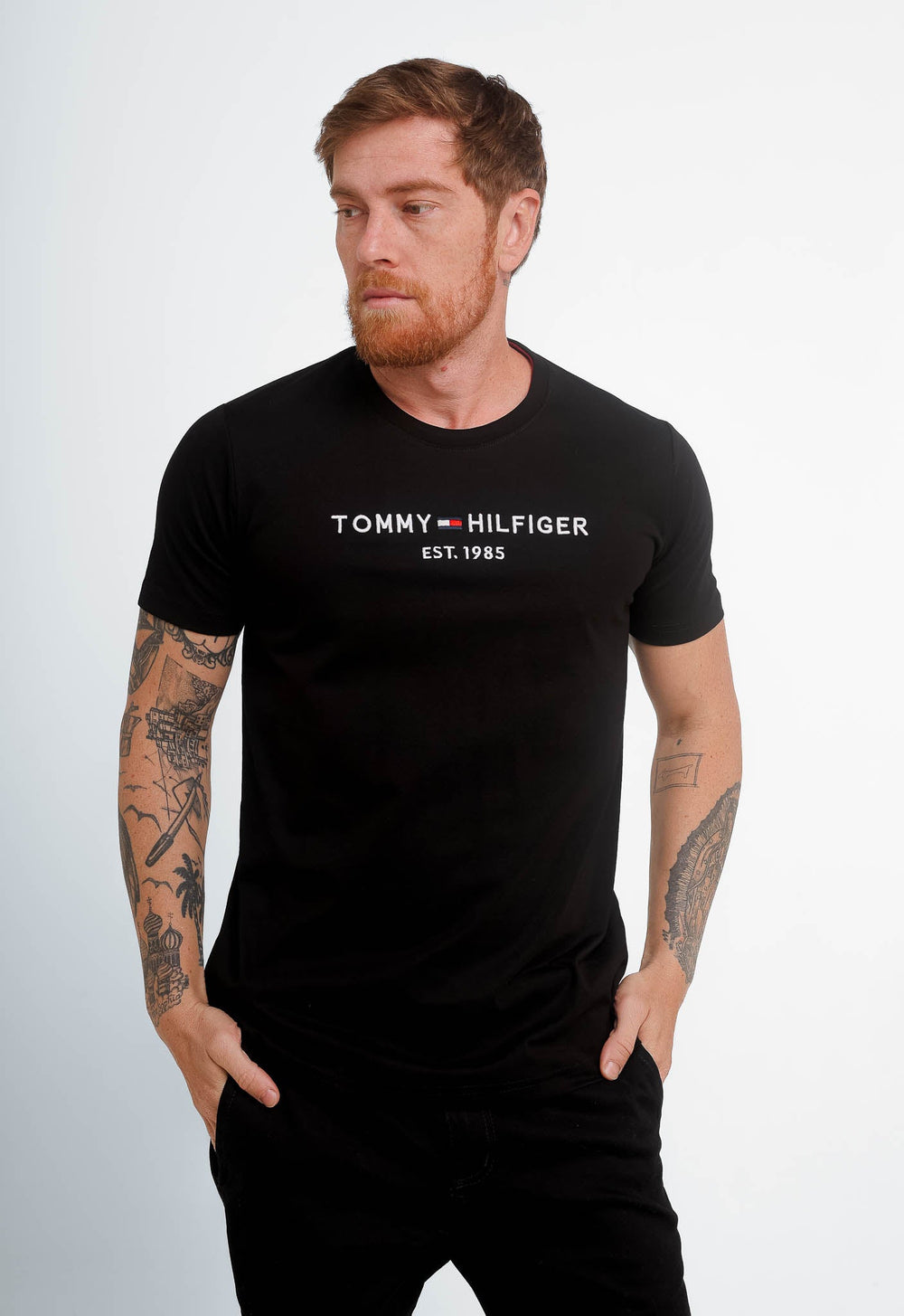 Camiseta Tommy Hilfiger Logo Tee- LIVE - Henri Store