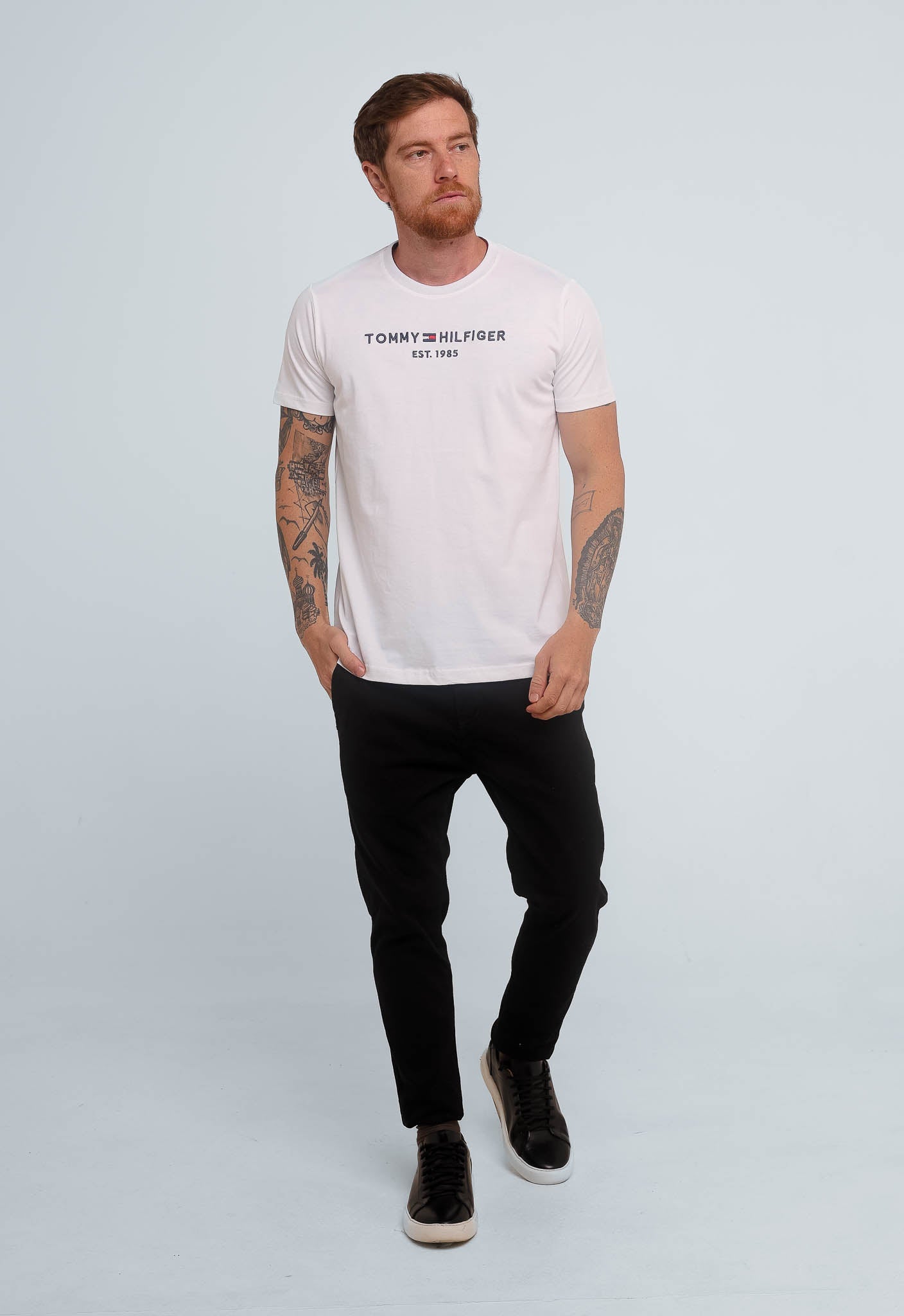 Camiseta Tommy Hilfiger Logo Tee- LIVE - Henri Store