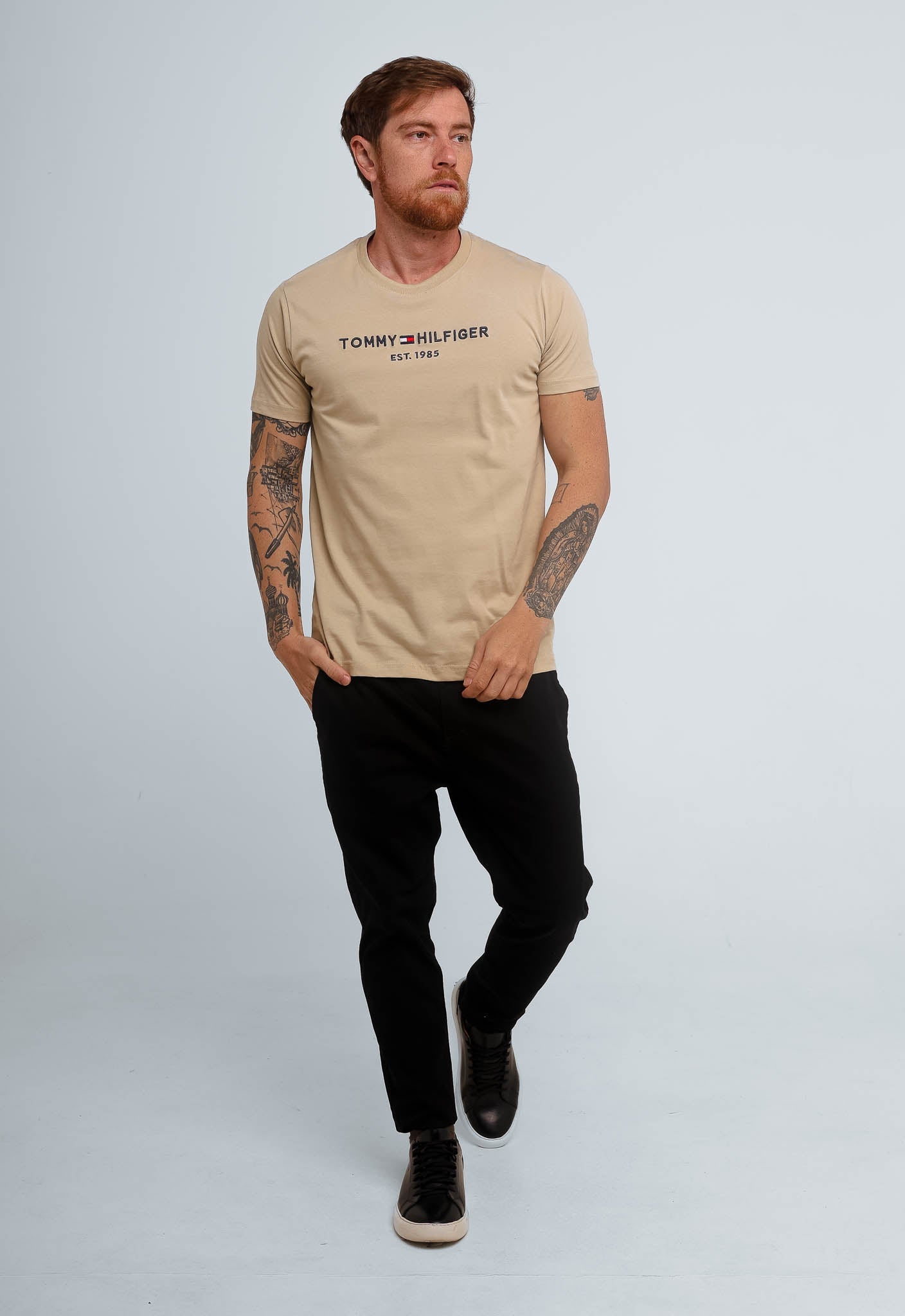 Camiseta Tommy Hilfiger Logo Tee- LIVE - Henri Store