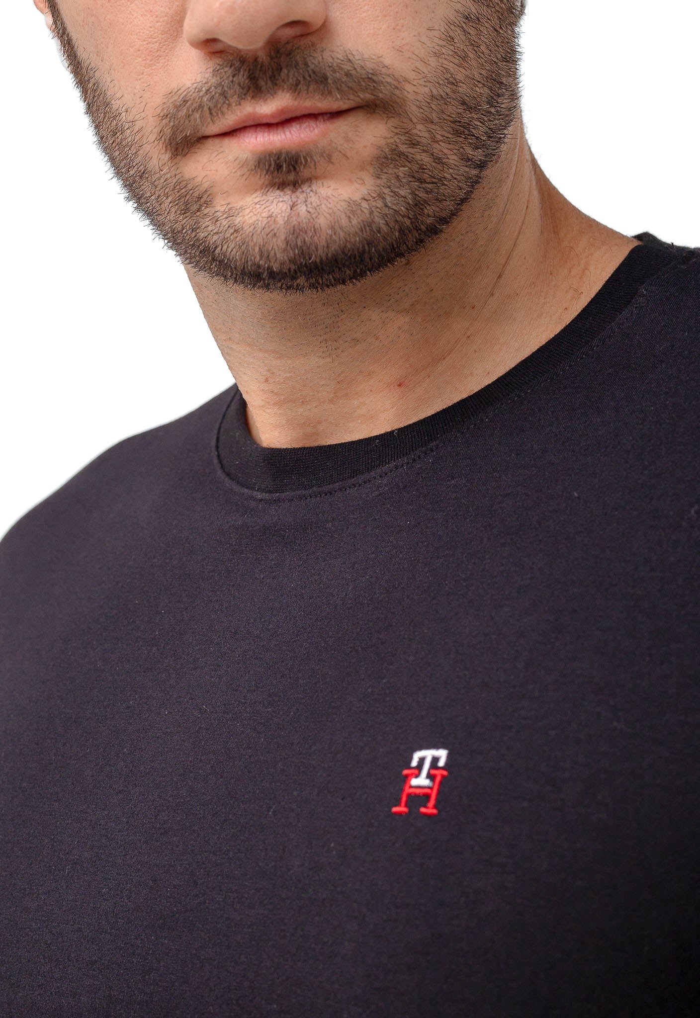 Camiseta Tommy Hilfiger Logo TH no Peito Básica - Henri Store