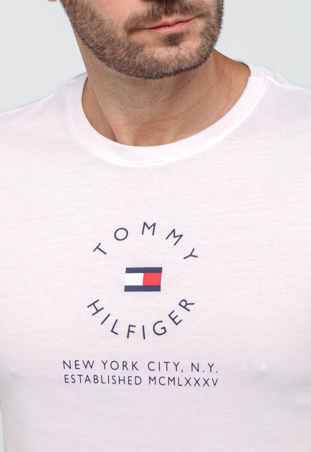 Camiseta Tommy Hilfiger New York City Established - LIVE - Henri Store