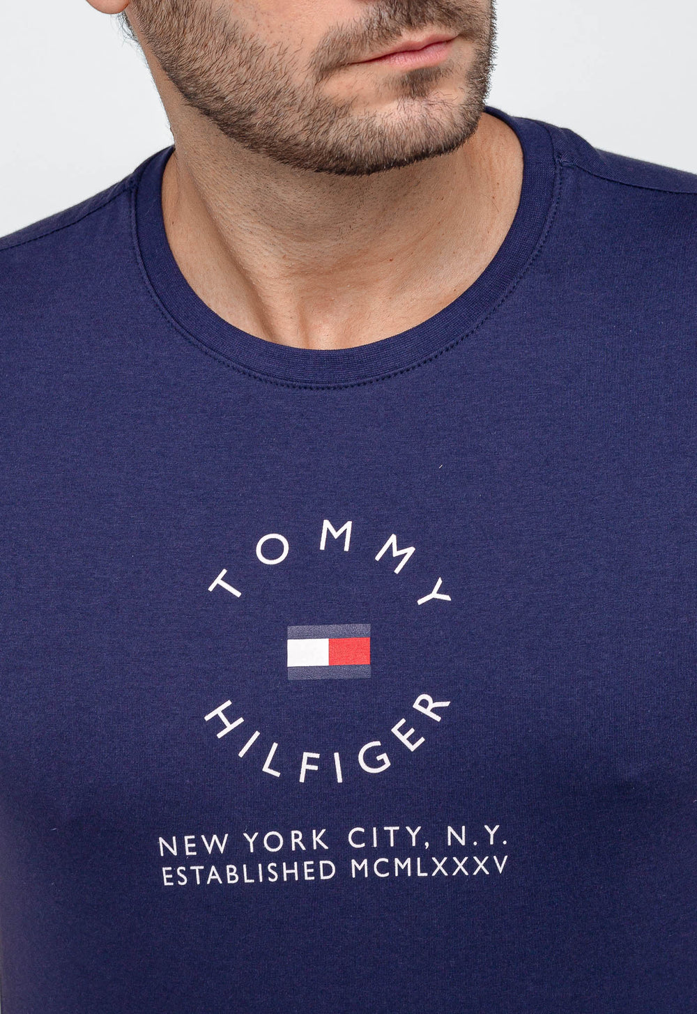 Camiseta Tommy Hilfiger New York City Established - LIVE - Henri Store