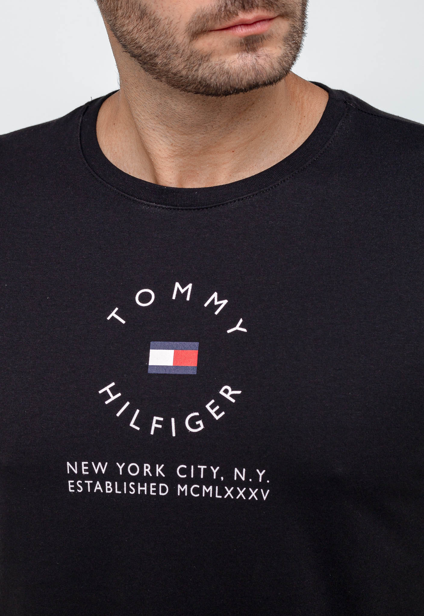Camiseta Tommy Hilfiger New York City Established - LIVE - Henri Store