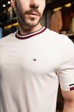 Camiseta Tommy Hilfiger Regular Fit Global Stripe Off White - Henri Store