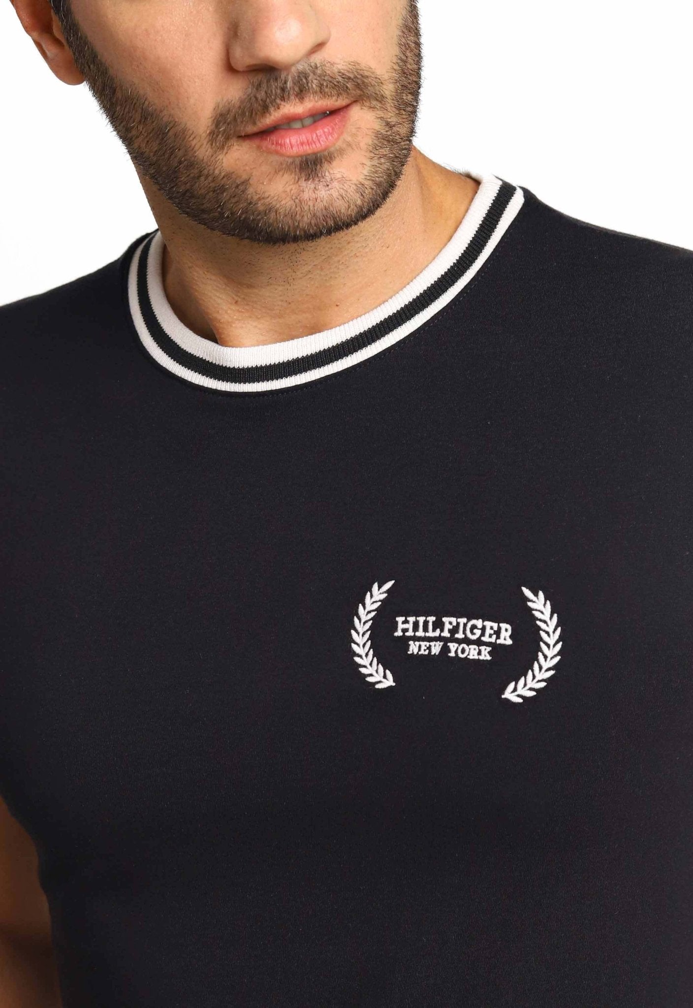 Camiseta Tommy Hilfiger Retilínea Gola - Sale - Henri Store