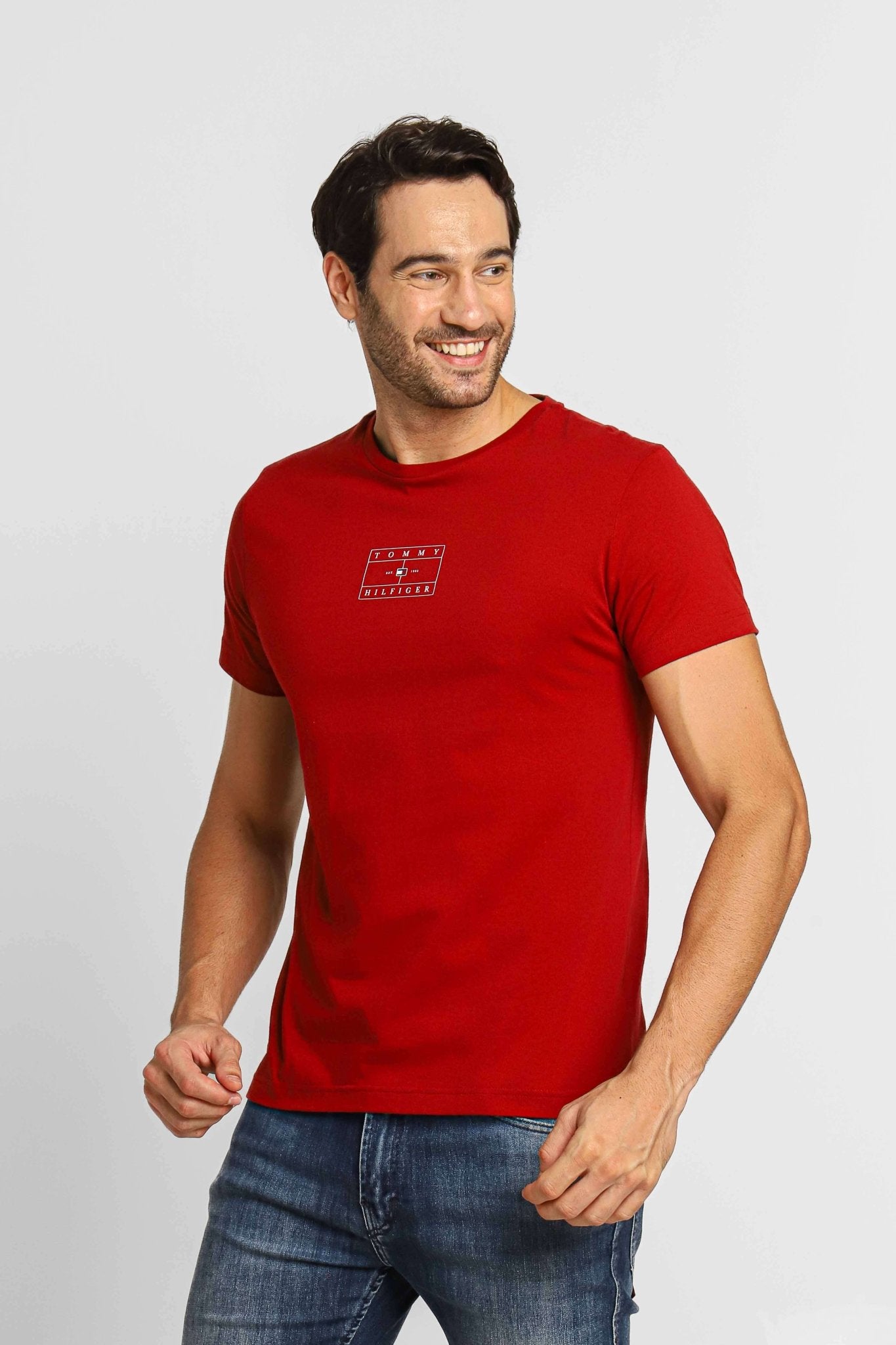 Camiseta Tommy Hilfiger Vermelho Estampa Quadrada - Henri Store