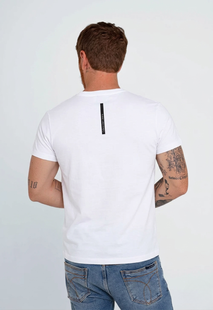 Camiseta Calvin Klein Jeans Logo Peito Quadrada - Sale