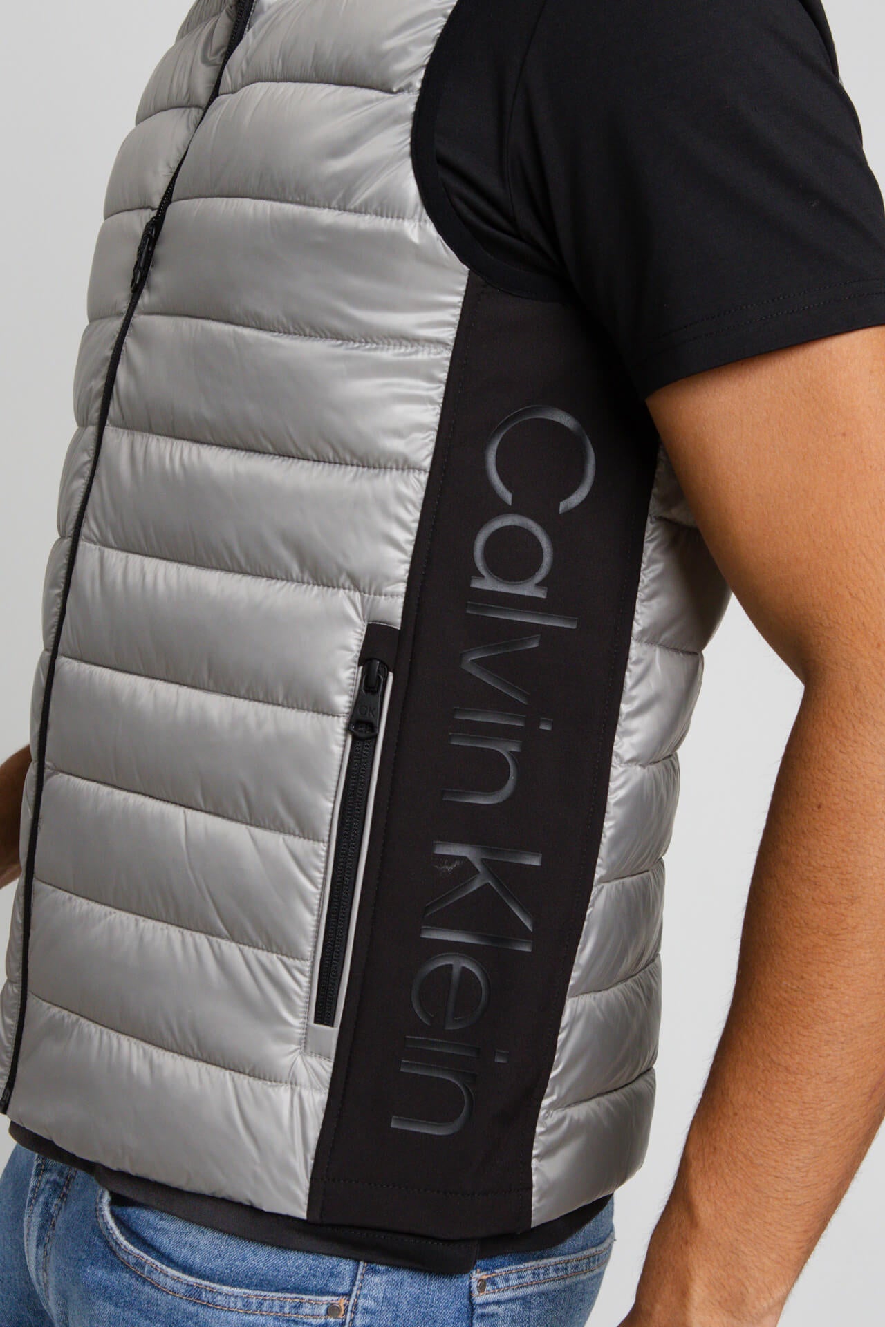 Colete Calvin Klein Matelassê Logo Lateral - LIVE - Henri Store