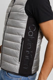 Colete Calvin Klein Matelassê Logo Lateral - LIVE - Henri Store