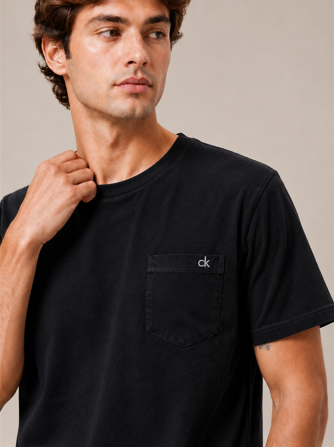 Camiseta Calvin Klein Bolso Peito - LIVE