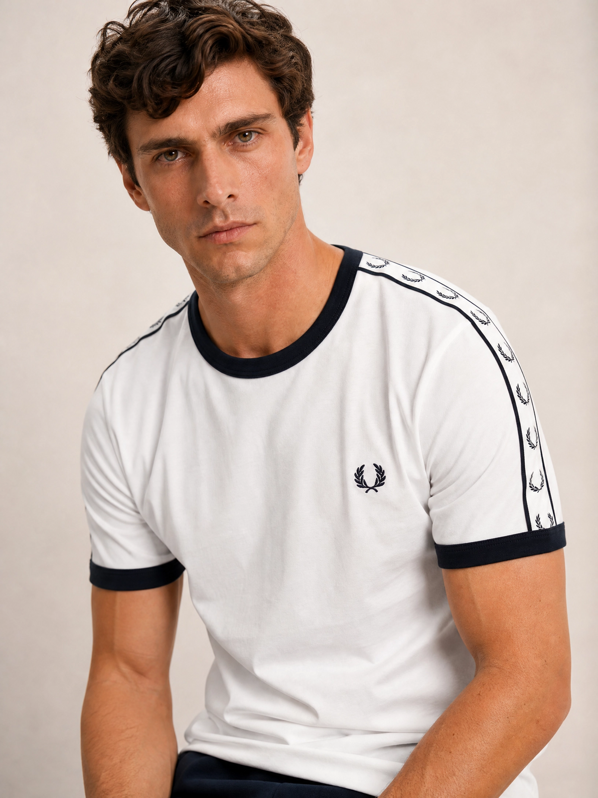 Camiseta Fred Perry Faixa Ombro