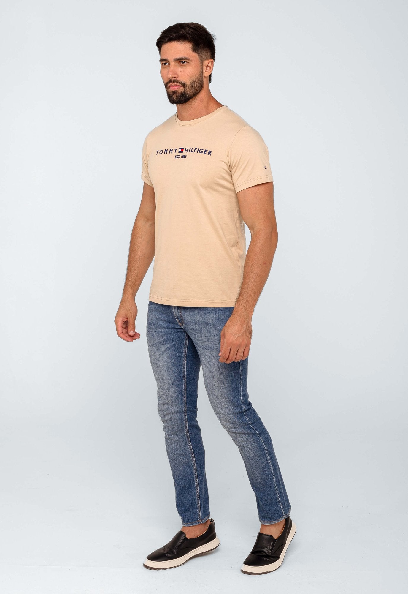 Camiseta Tommy Hilfiger Logo Tee Est. 1985 - Sale