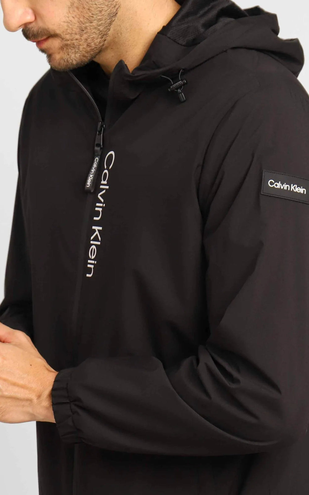 Jaqueta Calvin Klein Capuz Logo Frontal Preto - Live - Henri Store