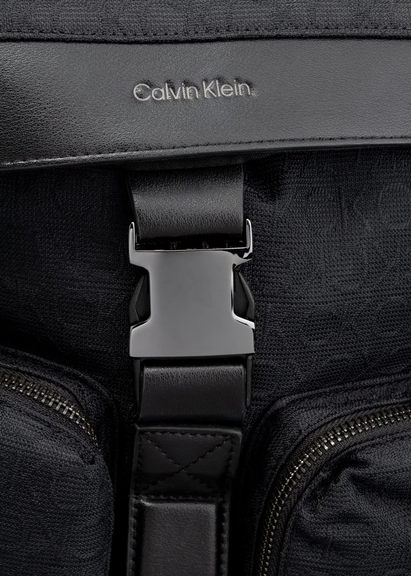 Mochila Calvin Klein Bolsos Frontais Preta - Henri Store