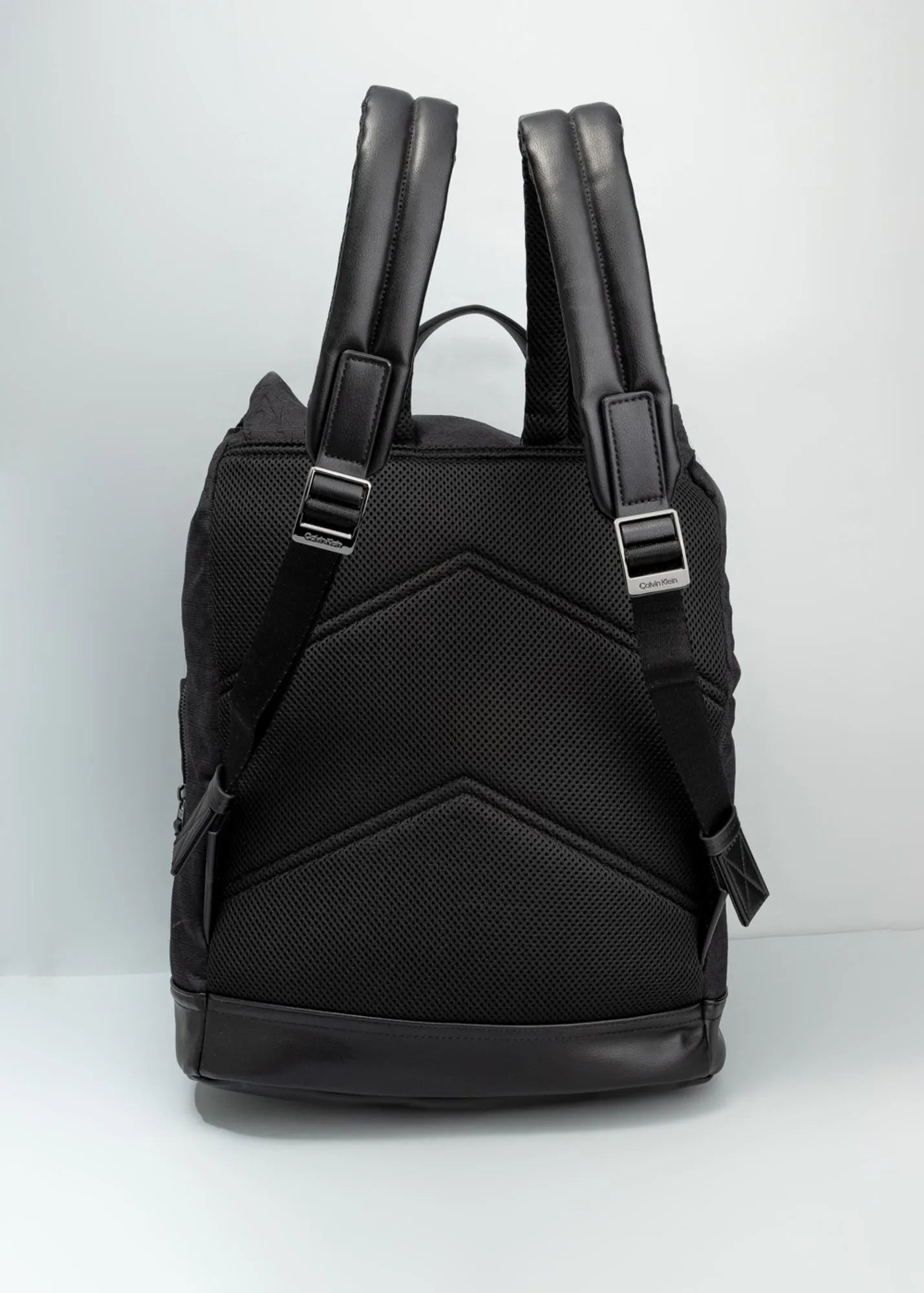 Mochila Calvin Klein Bolsos Frontais Preta - Henri Store
