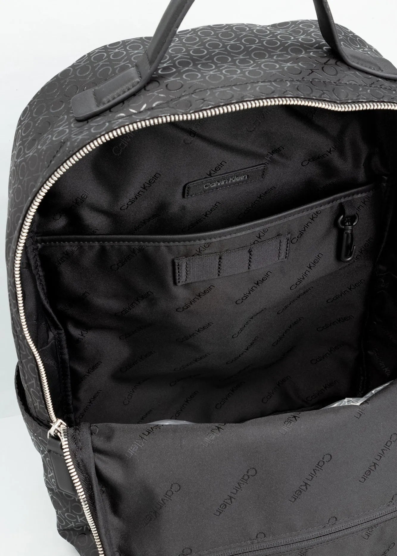 Mochila Calvin Klein Monograma Frontal Preto - Henri Store