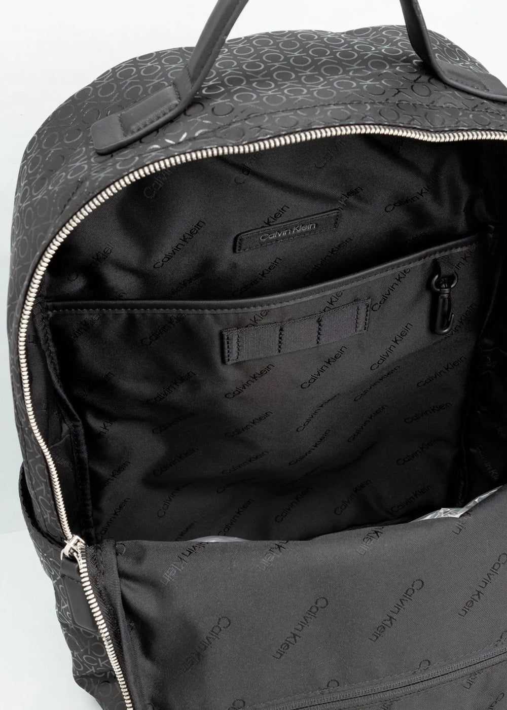 Mochila Calvin Klein Monograma Frontal Preto - Henri Store
