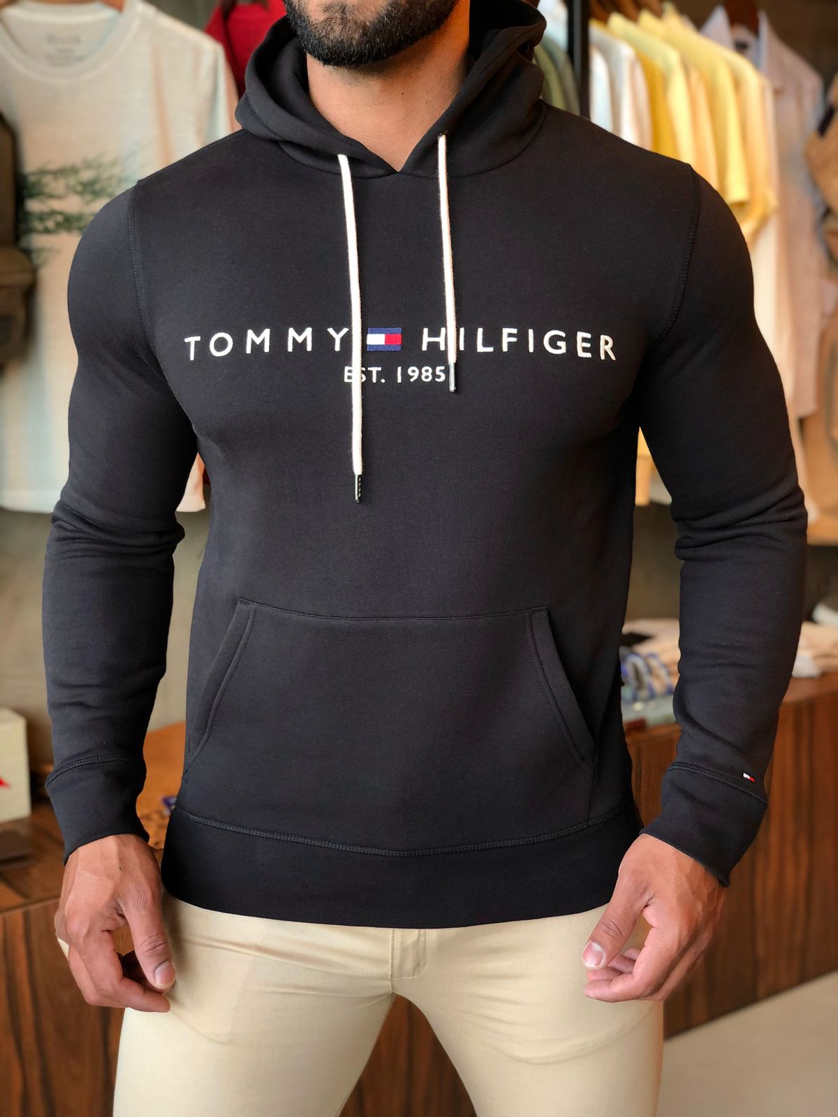 Moletom Tommy Hilfiger Preto Est.1985 - Henri Store