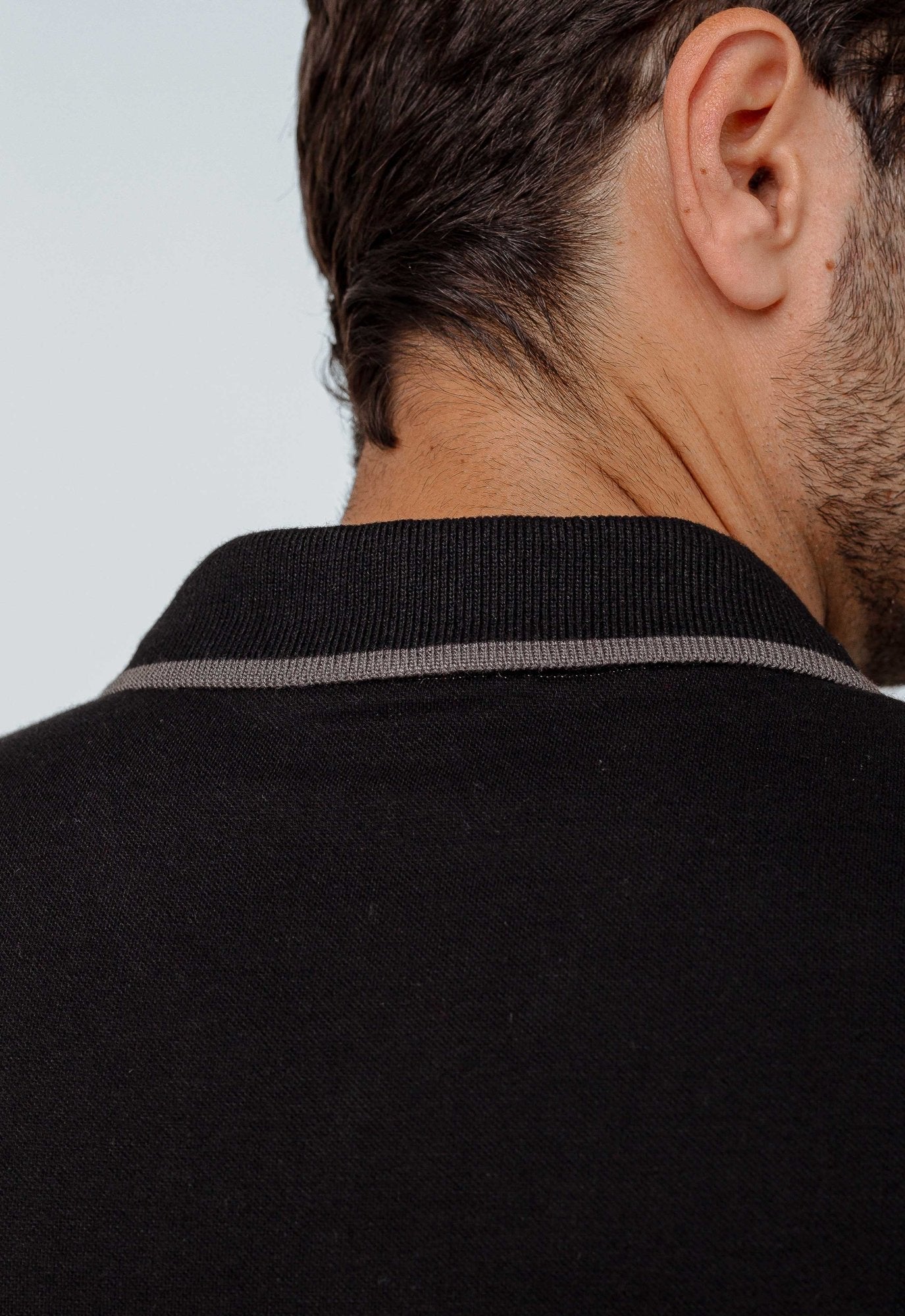 Polo Armani Exchange com Zíper Preta - Henri Store