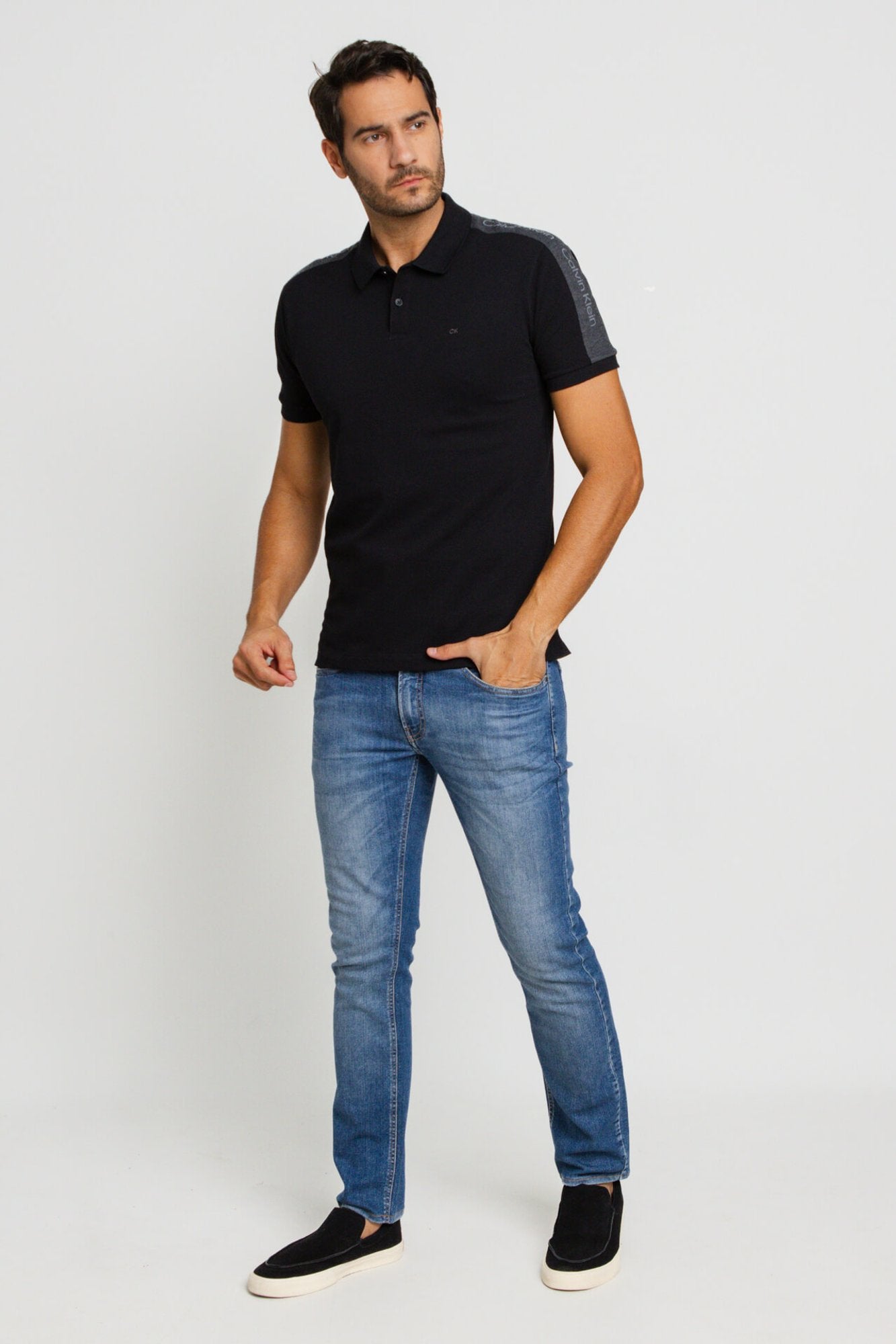 Polo Masculina Slim Fit Calvin Klein com Logo no Ombro