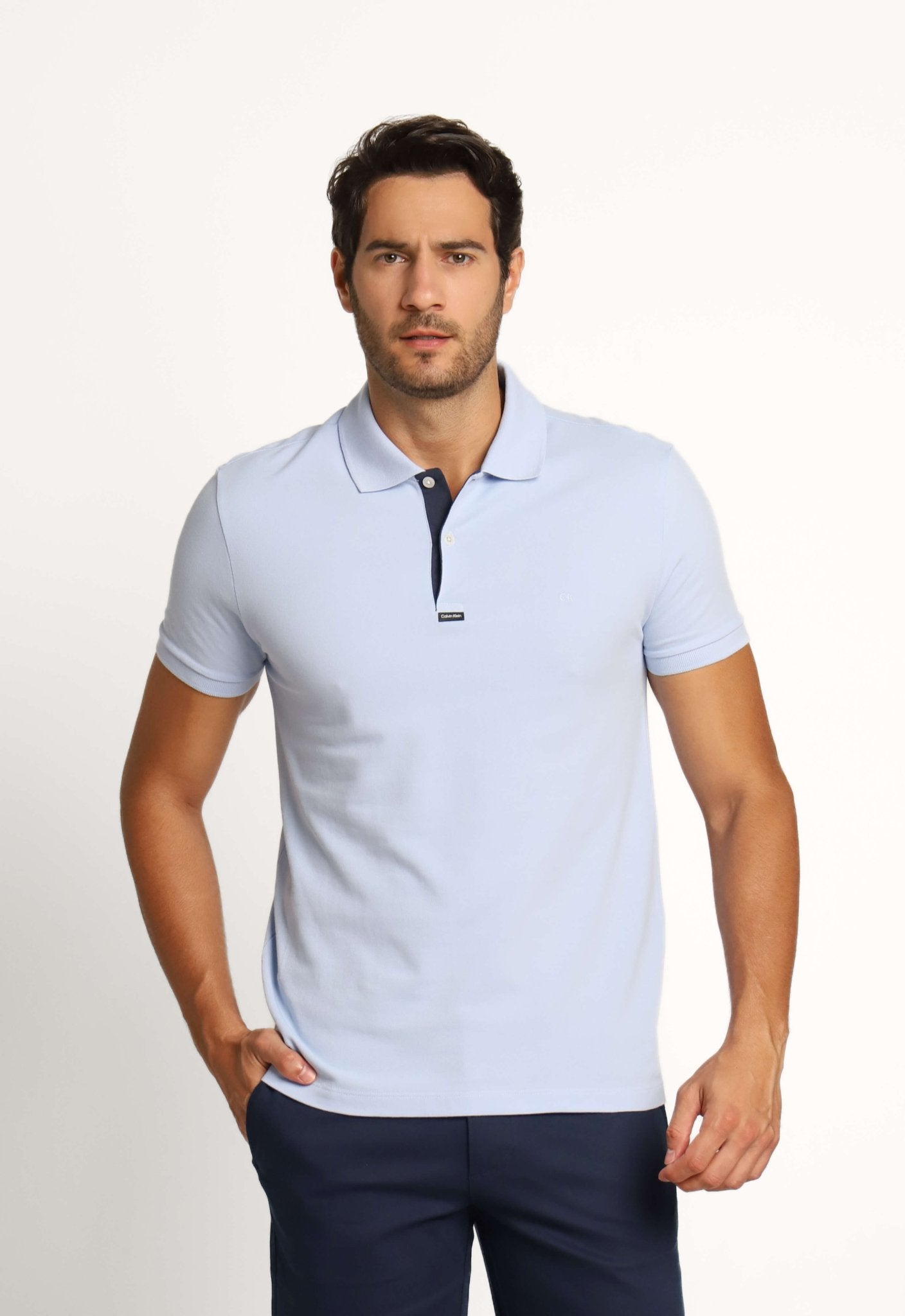 Polo Masculina Calvin Klein Slim Fit com Logo Termocolante Azul Claro - Henri Store