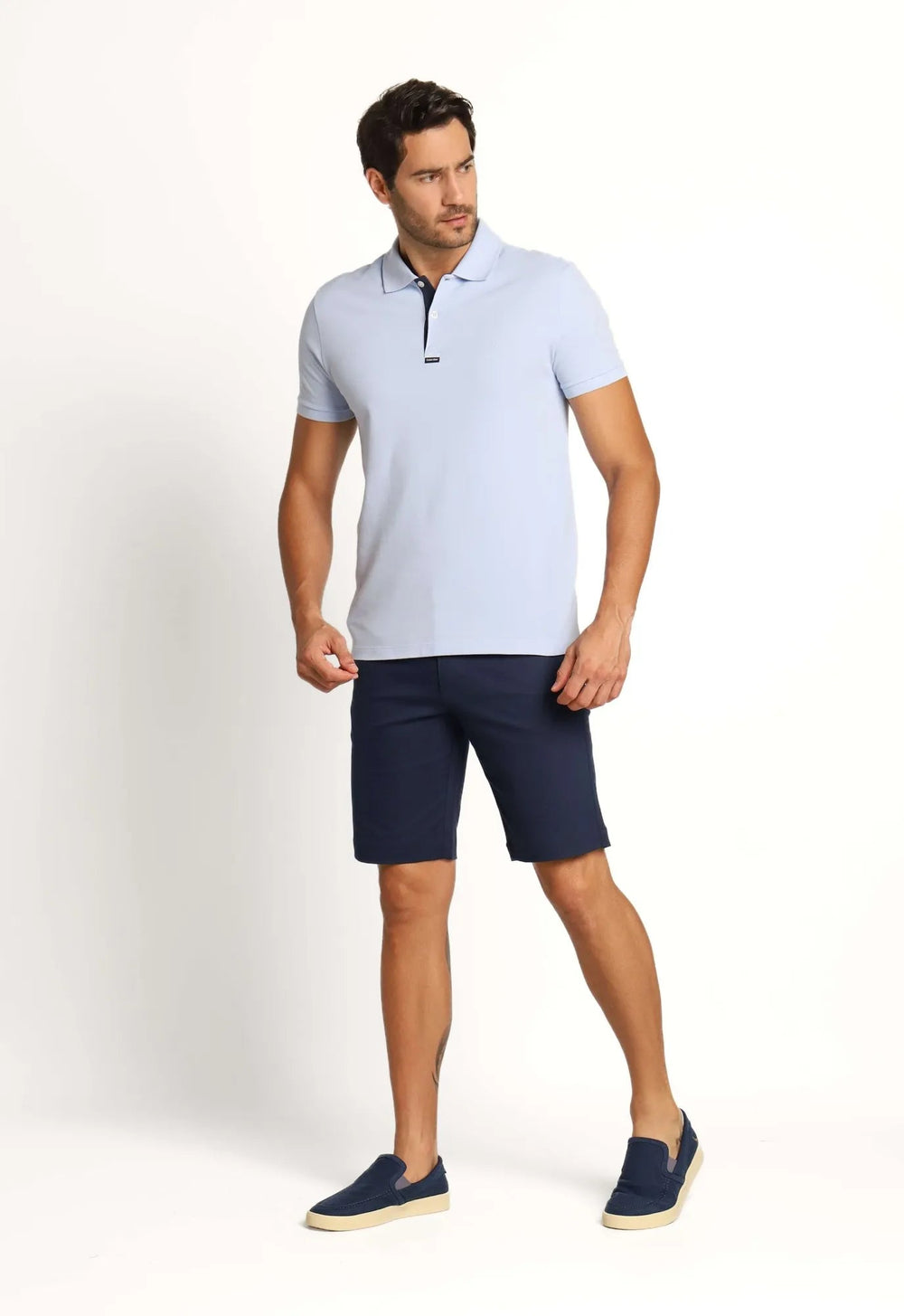 Polo Masculina Calvin Klein Slim Fit com Logo Termocolante Azul Claro - Henri Store