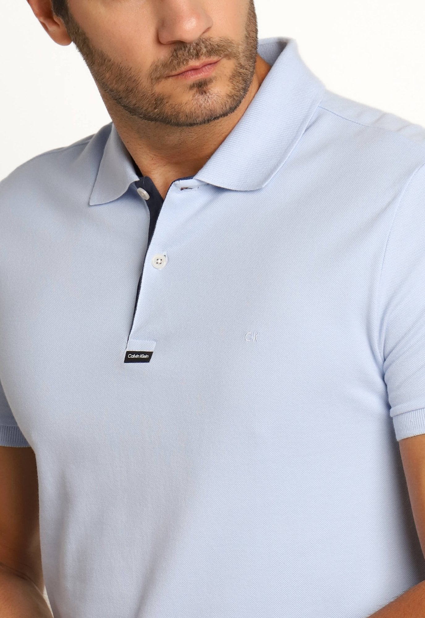 Polo Masculina Calvin Klein Slim Fit com Logo Termocolante Azul Claro - Henri Store