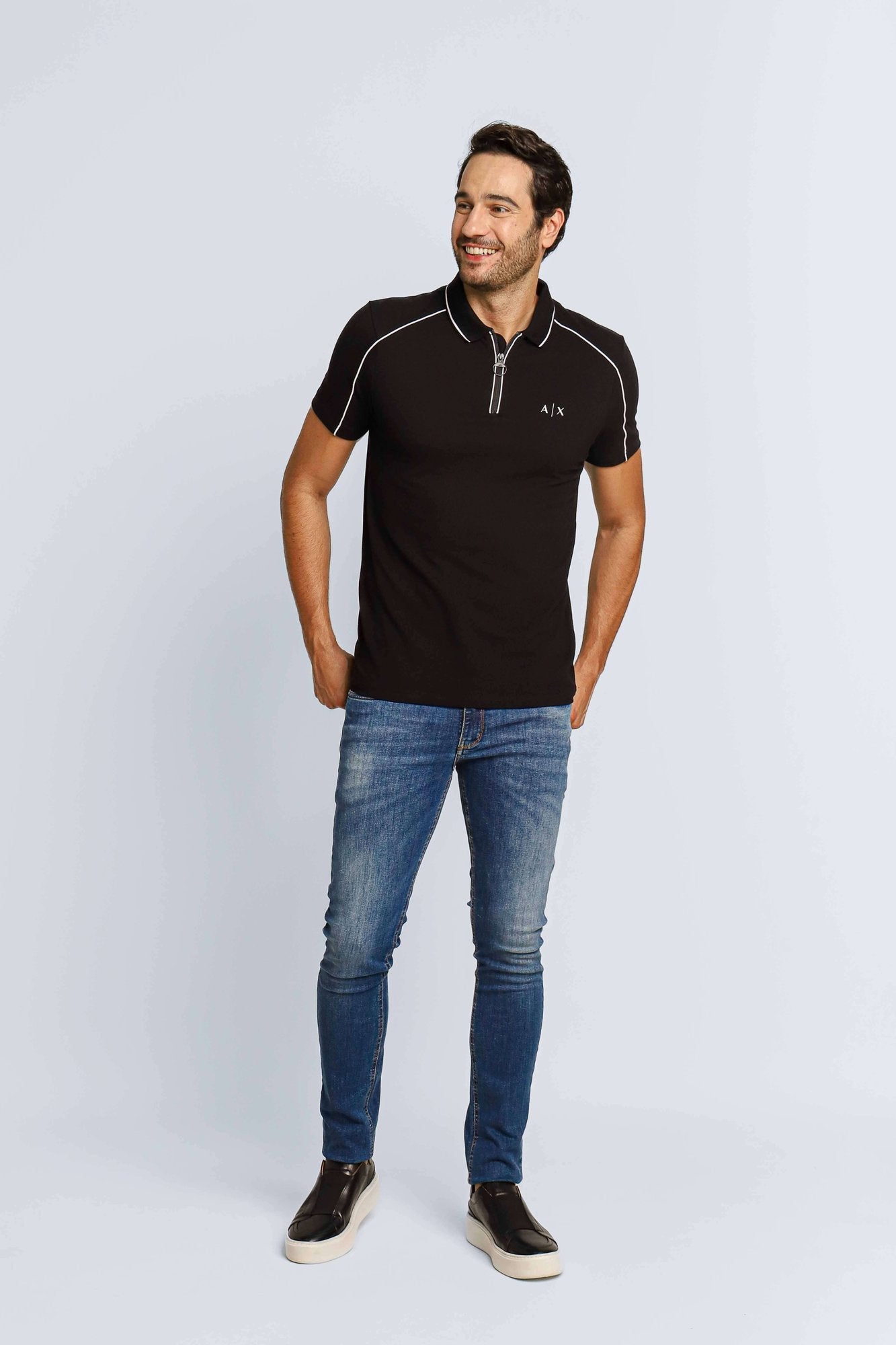 Polo Masculina Regular Armani Exchange com Zíper e Estampa nas Costas Preto - Henri Store