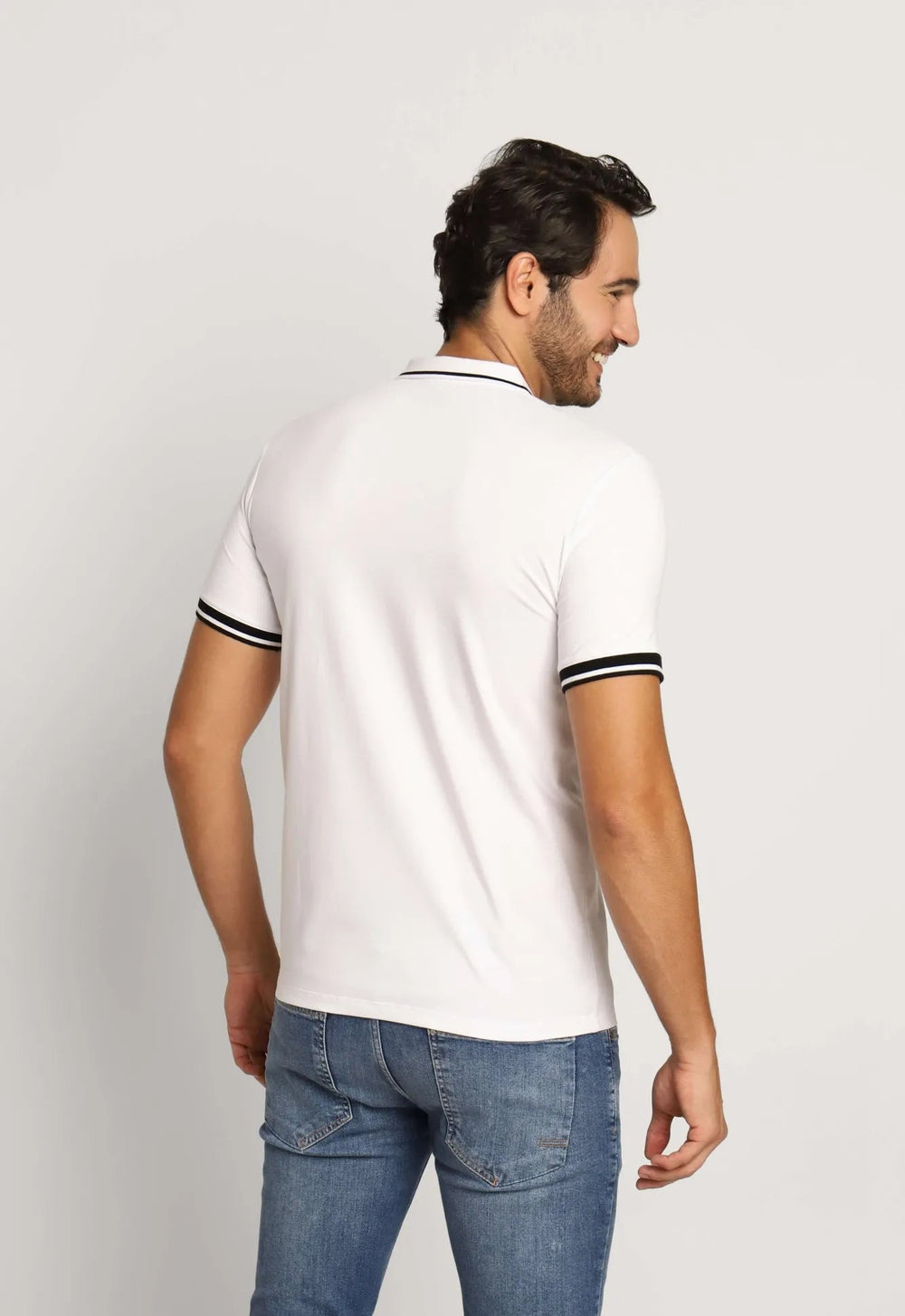 Polo Masculina Regular Armani Exchange com Zíper e Friso na Gola Branco - Henri Store