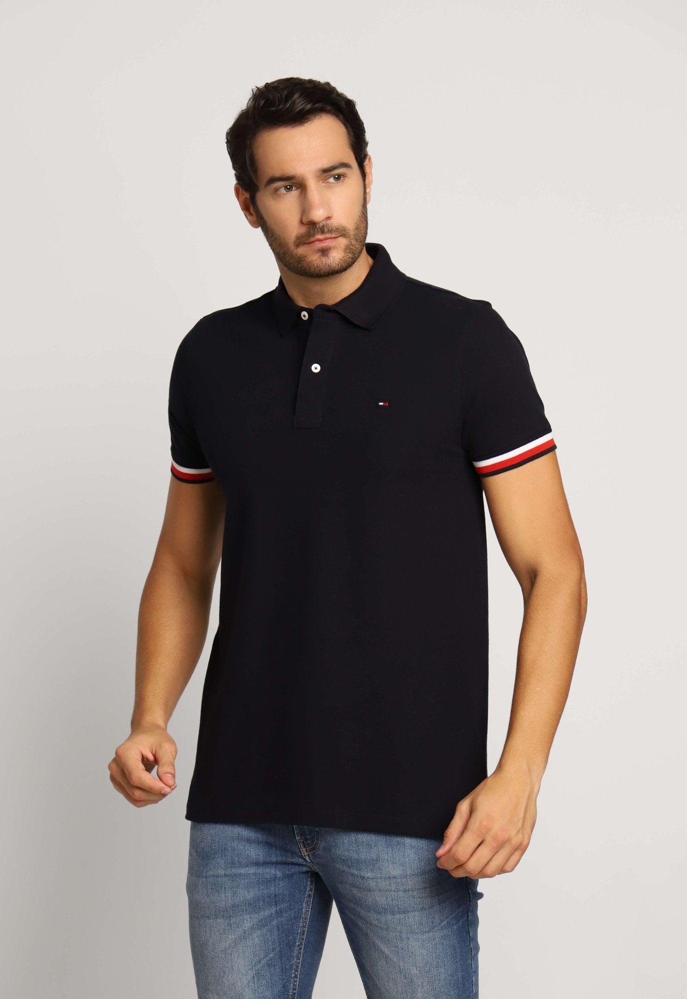 Polo Masculina Regular Fit Tommy Hilfiger com Retilínea no Punho - Henri Store