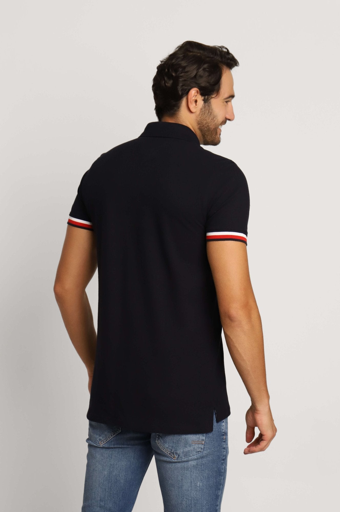 Polo Masculina Regular Fit Tommy Hilfiger com Retilínea no Punho - Henri Store