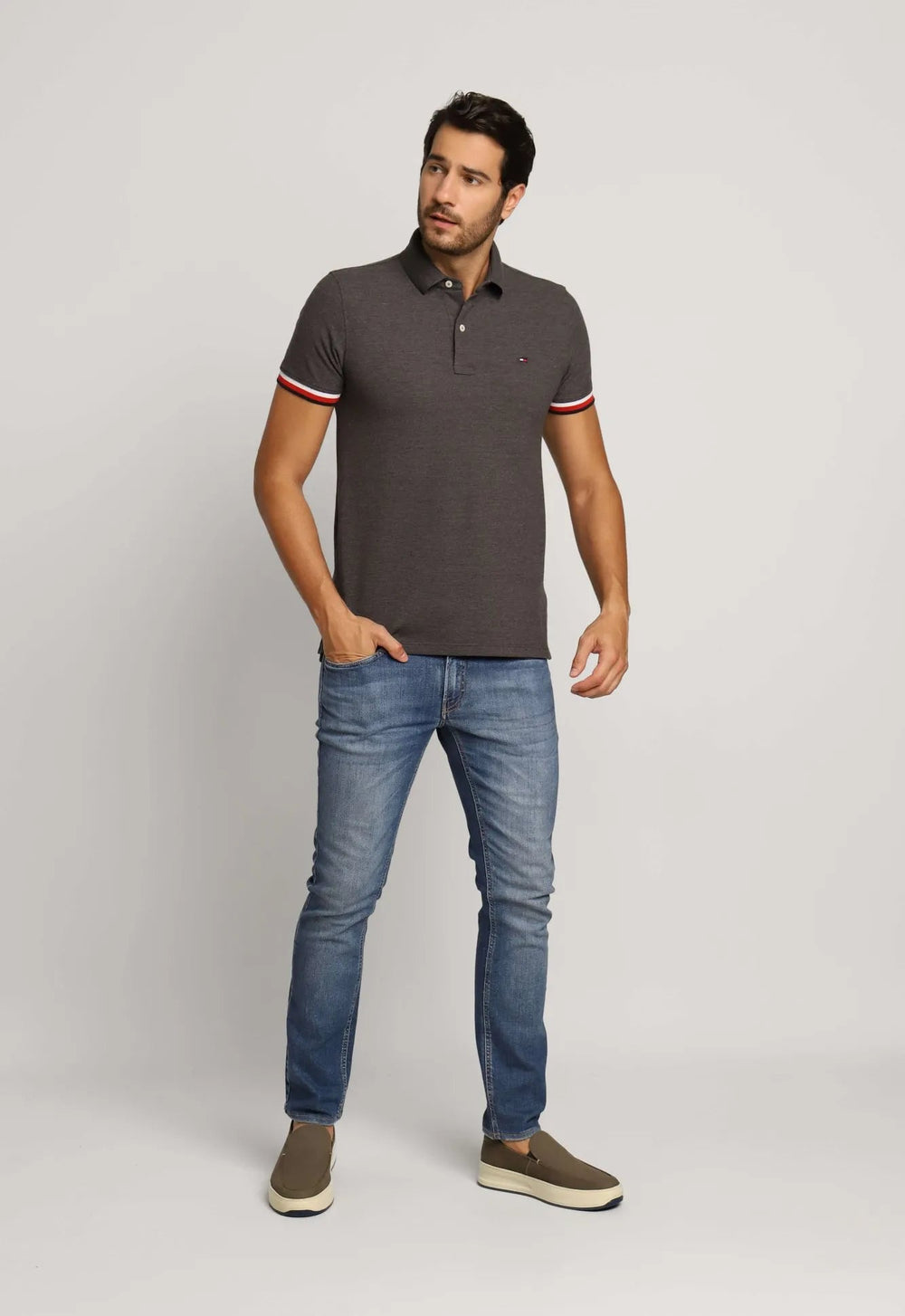 Polo Masculina Regular Fit Tommy Hilfiger com Retilínea no Punho - Henri Store